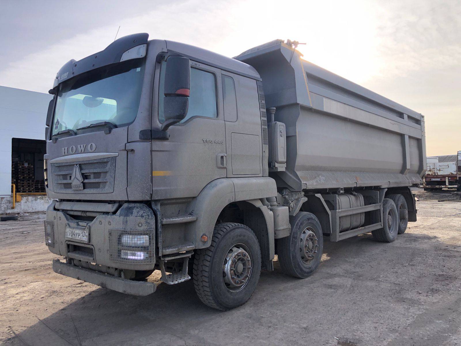 HOWO ZZ3317V386GE1 8х4