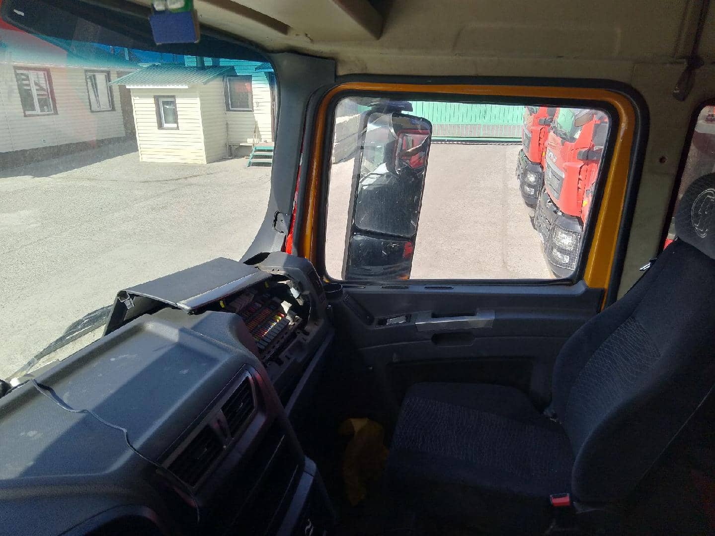 Shacman SX33186T366C,  180 000 км, 2021 года