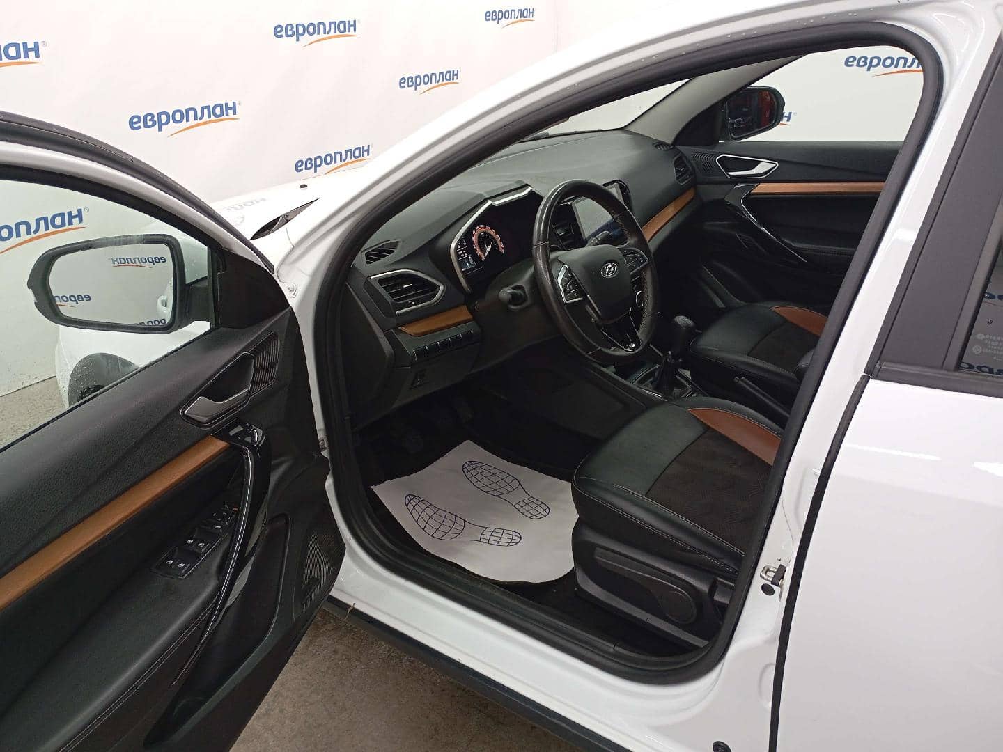 Lada Vesta Кросс,  99 489 км, 2023 года в лизинг