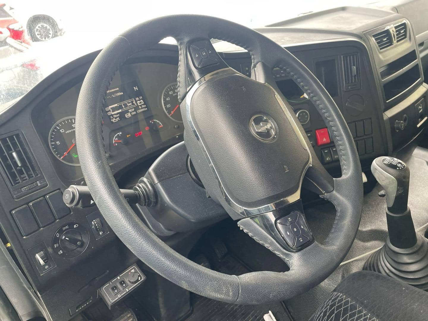 Shacman SX42584W324C,  120 986 км, 2023 года в лизинг