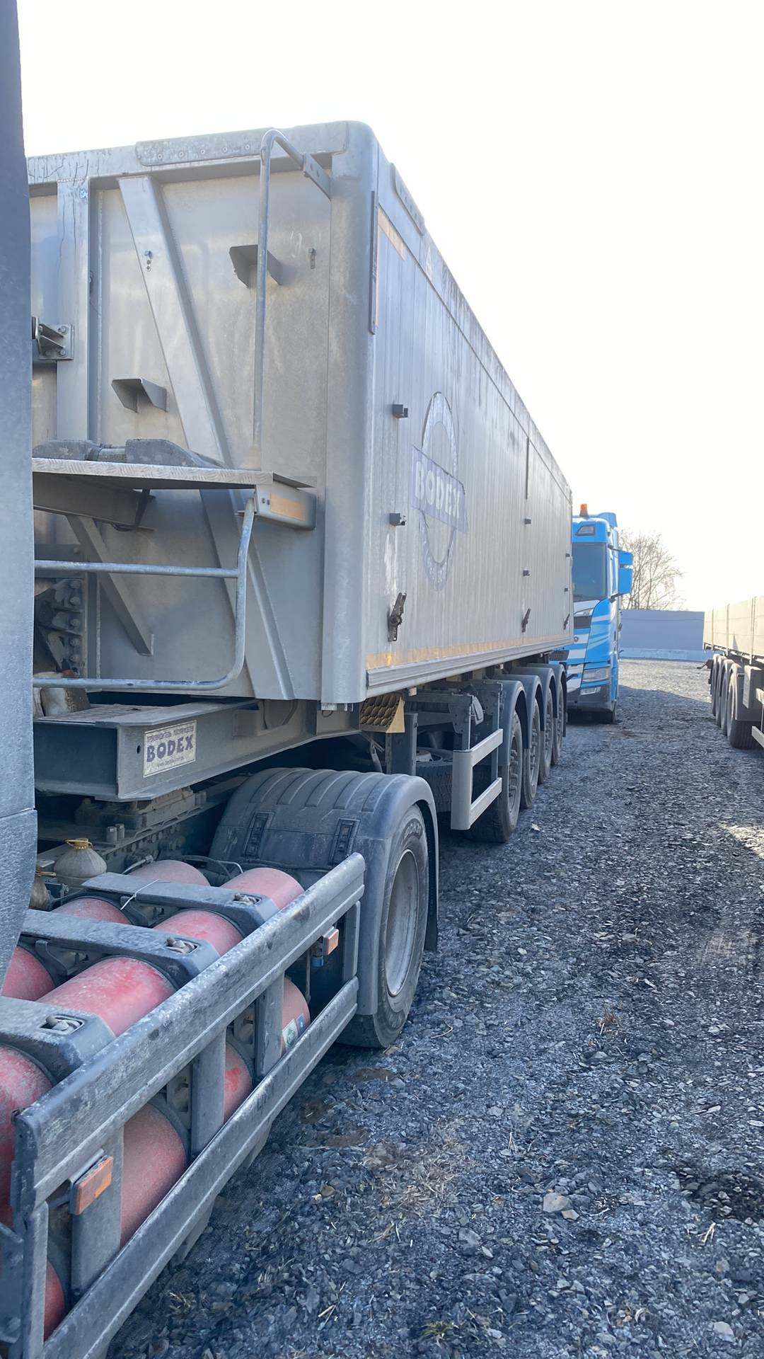 BODEX Самосвальный KIS 4WA1 40 м³