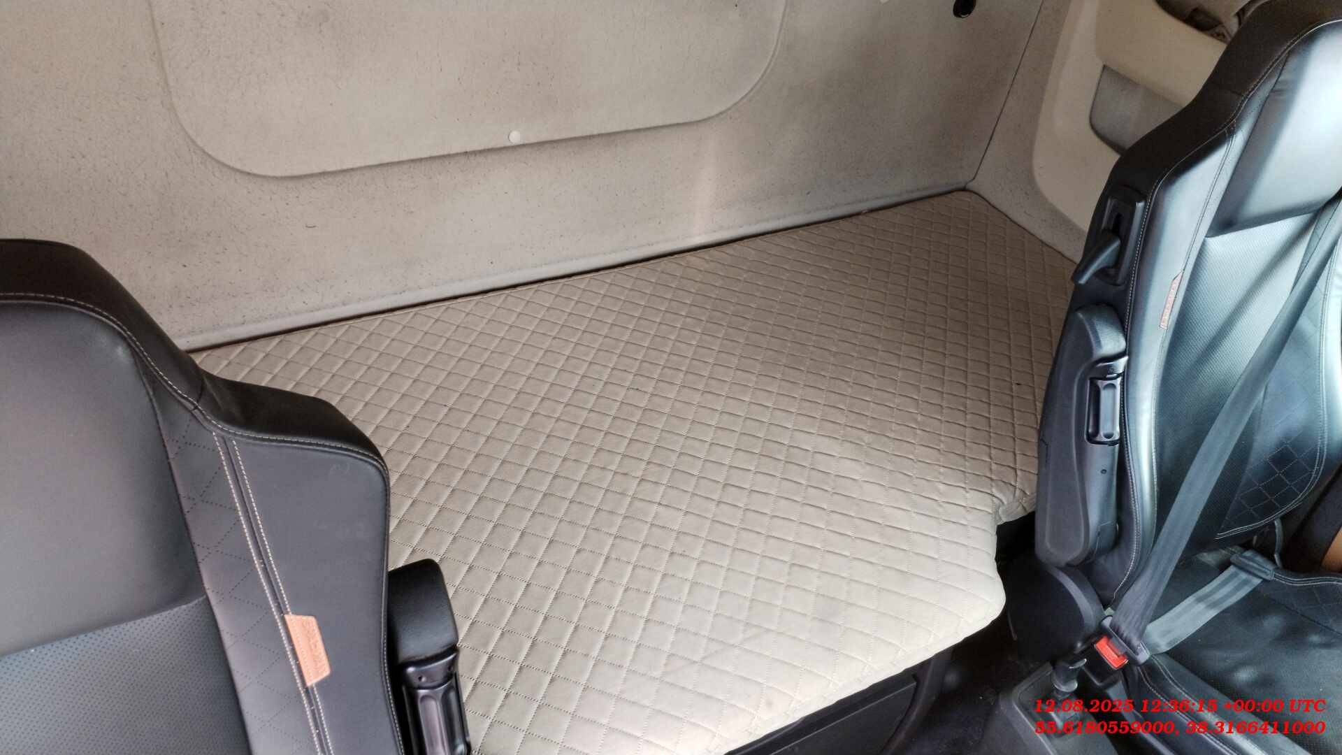 Shacman SX4188YY381,  295 138 км, 2023 года в лизинг