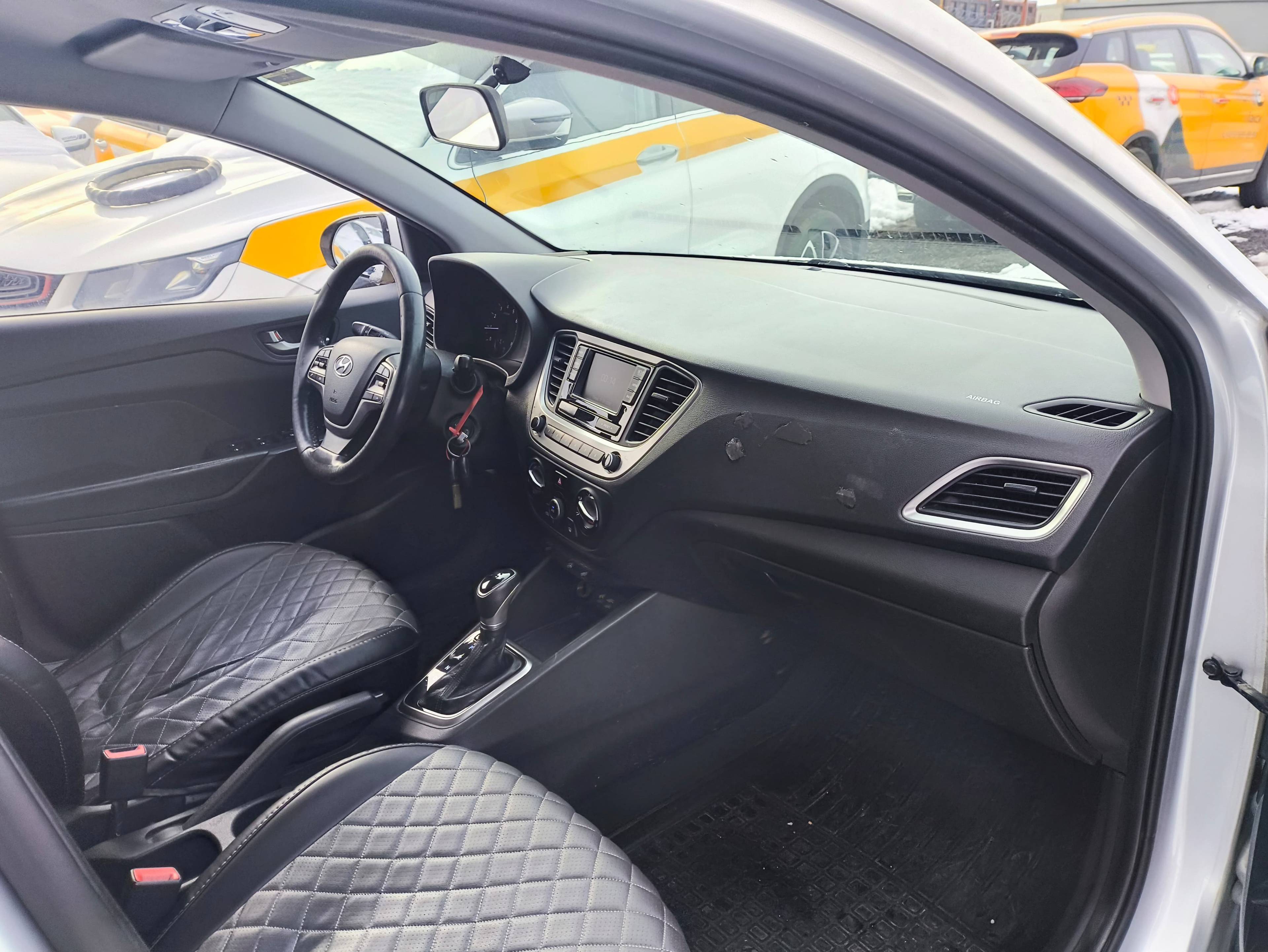 Hyundai Solaris,  296 313 км, 2018 года в лизинг