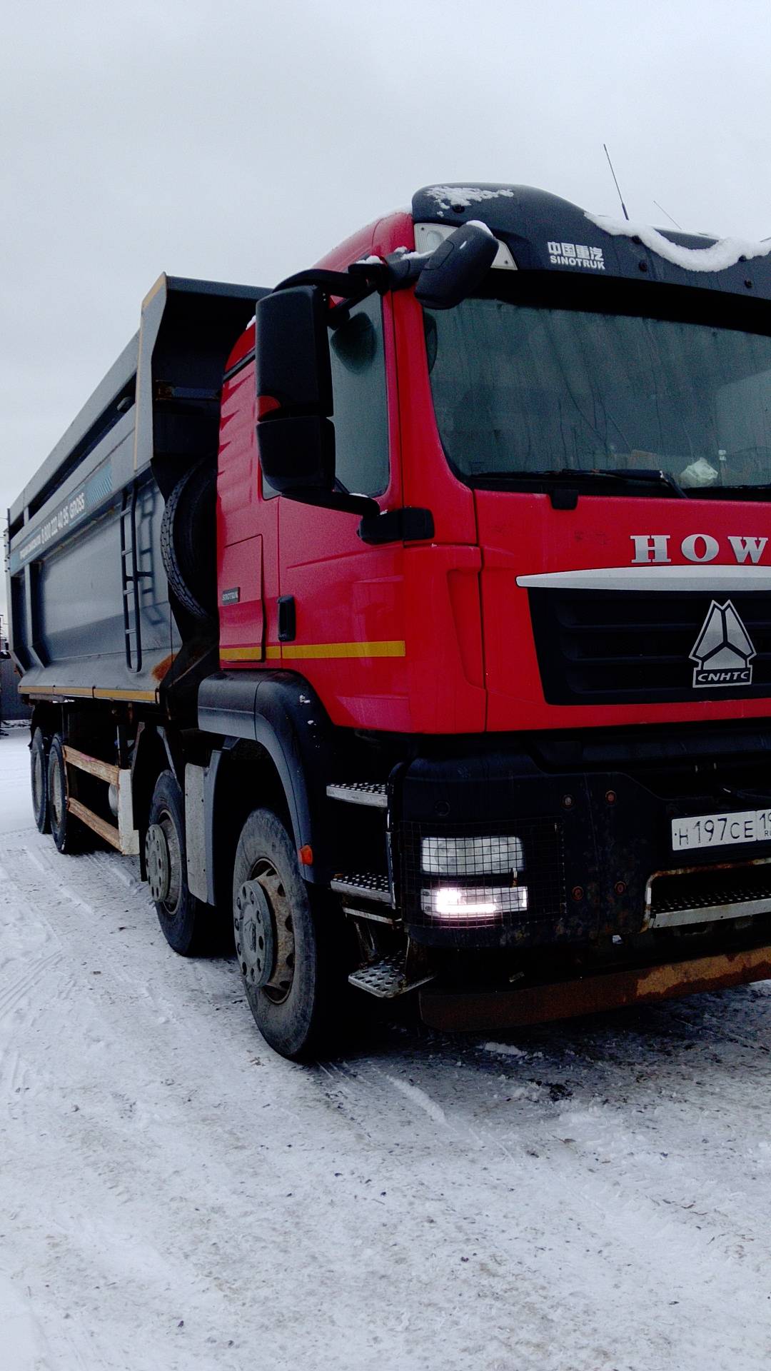 HOWO ZZ3317V386GE1 8х4,  251 442 км, 2022 года в лизинг