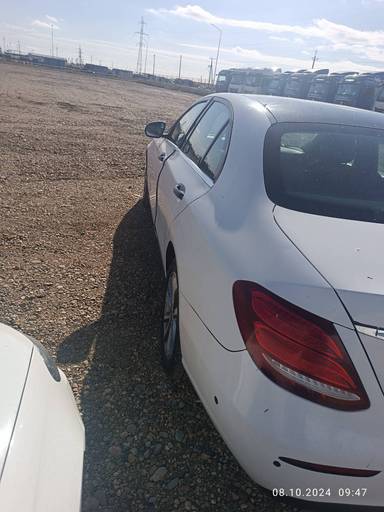 Mercedes-Benz E седан