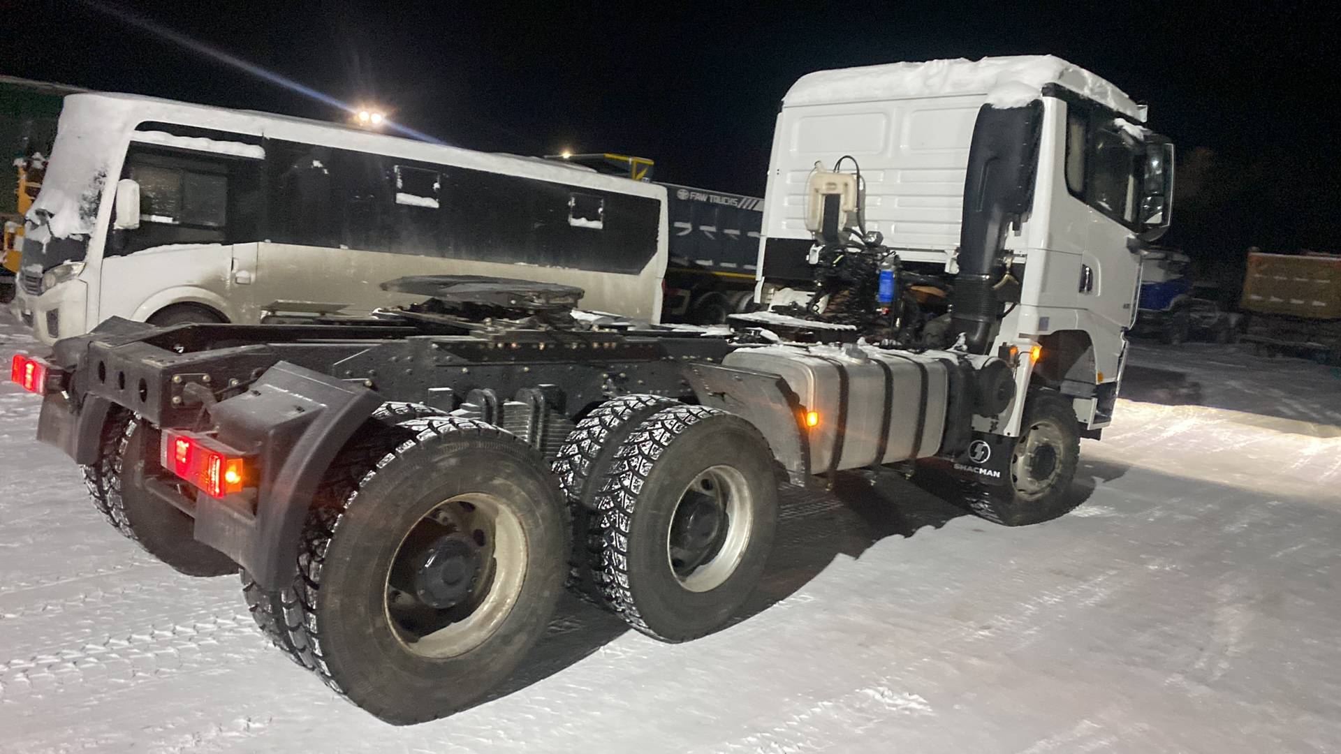 Shacman SX42586V385,  33 830 км, 2023 года в лизинг