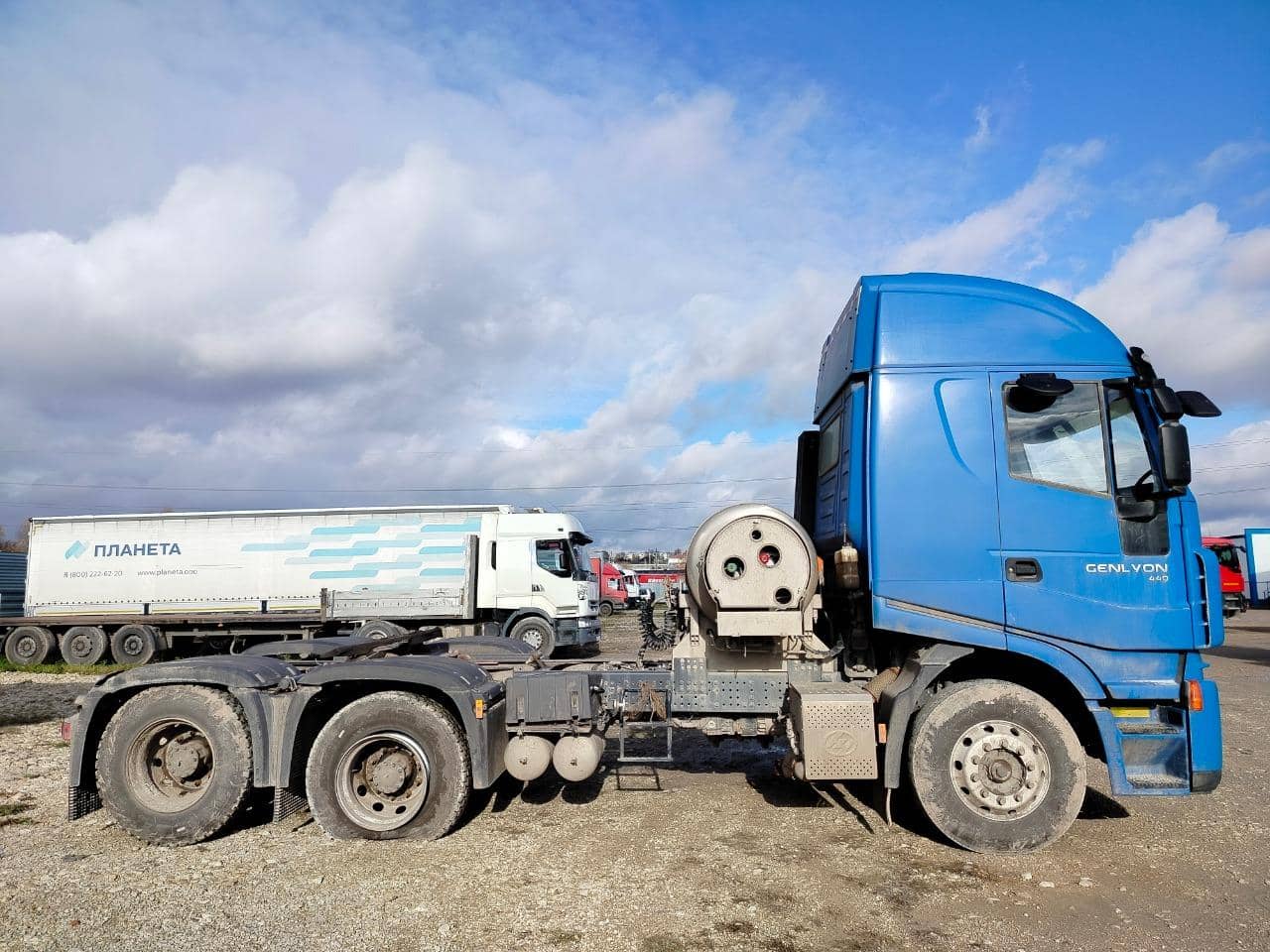 HONGYAN CQ4187HD12381T LNG,  2 870 км, 2023 года в лизинг