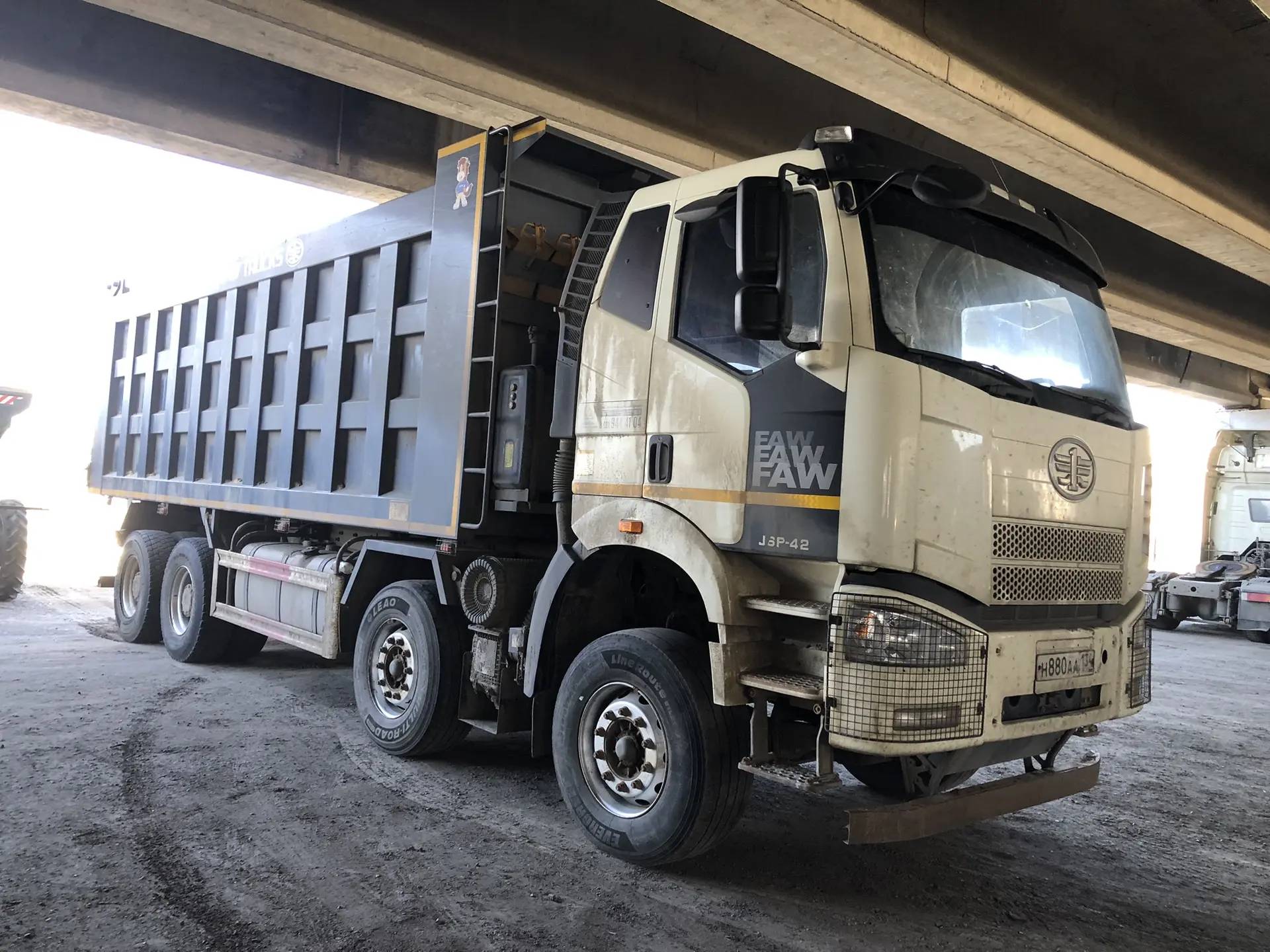 FAW CA3310P66K24T4E5 8х4