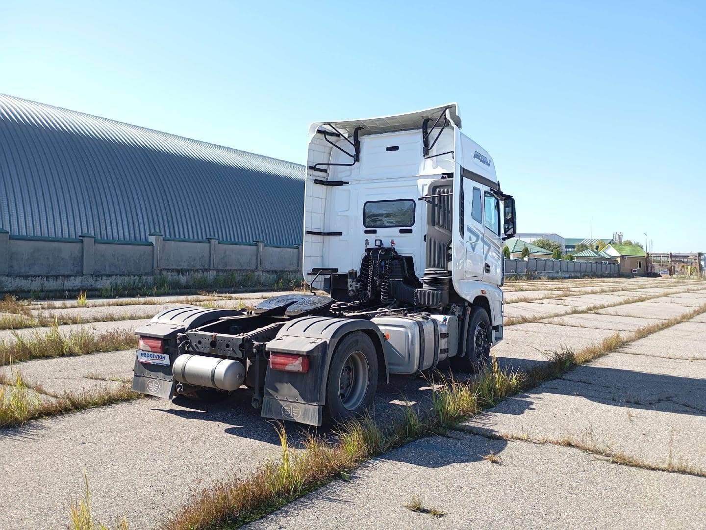 FAW CA4180P77K25E5 4x2,  540 284 км, 2023 года в лизинг