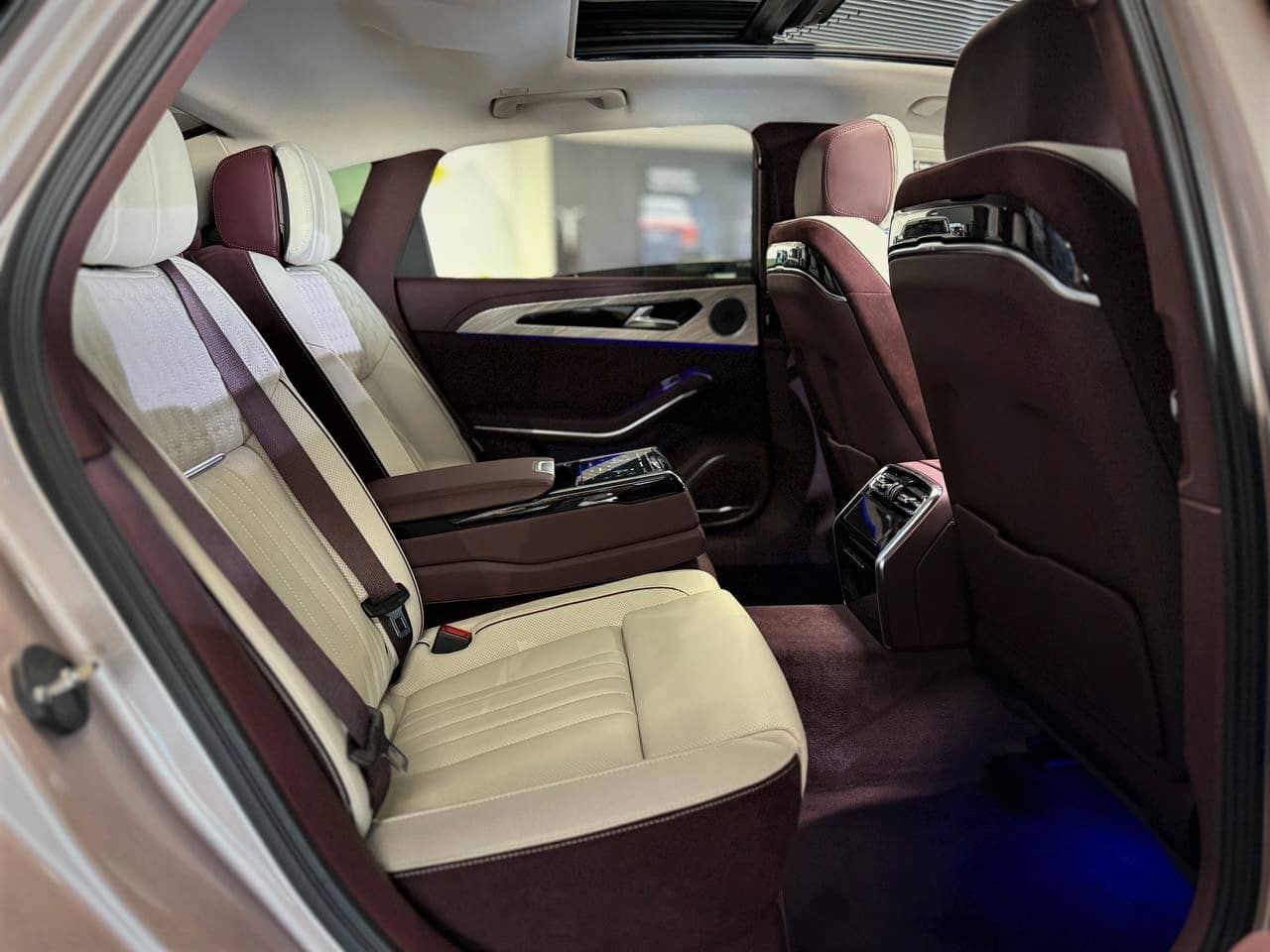 Hongqi H9 2.0Т Делюкс (Deluxe)
