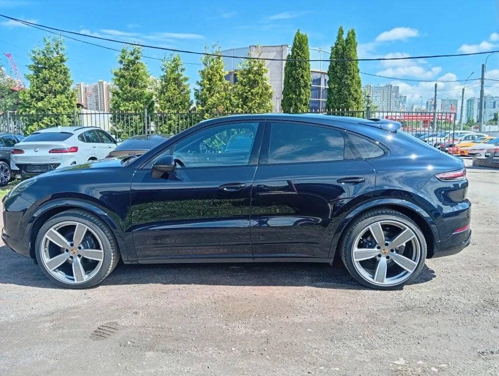 Porsche Cayenne,  51 072 км, 2022 года в лизинг