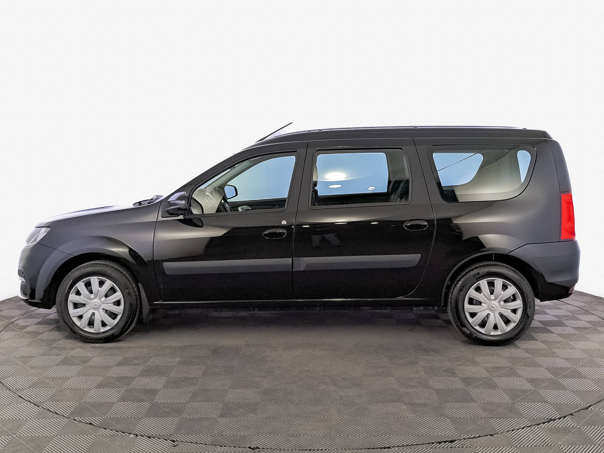 Lada Largus универсал Comfort 7 мест 1.6 90hp 5MT