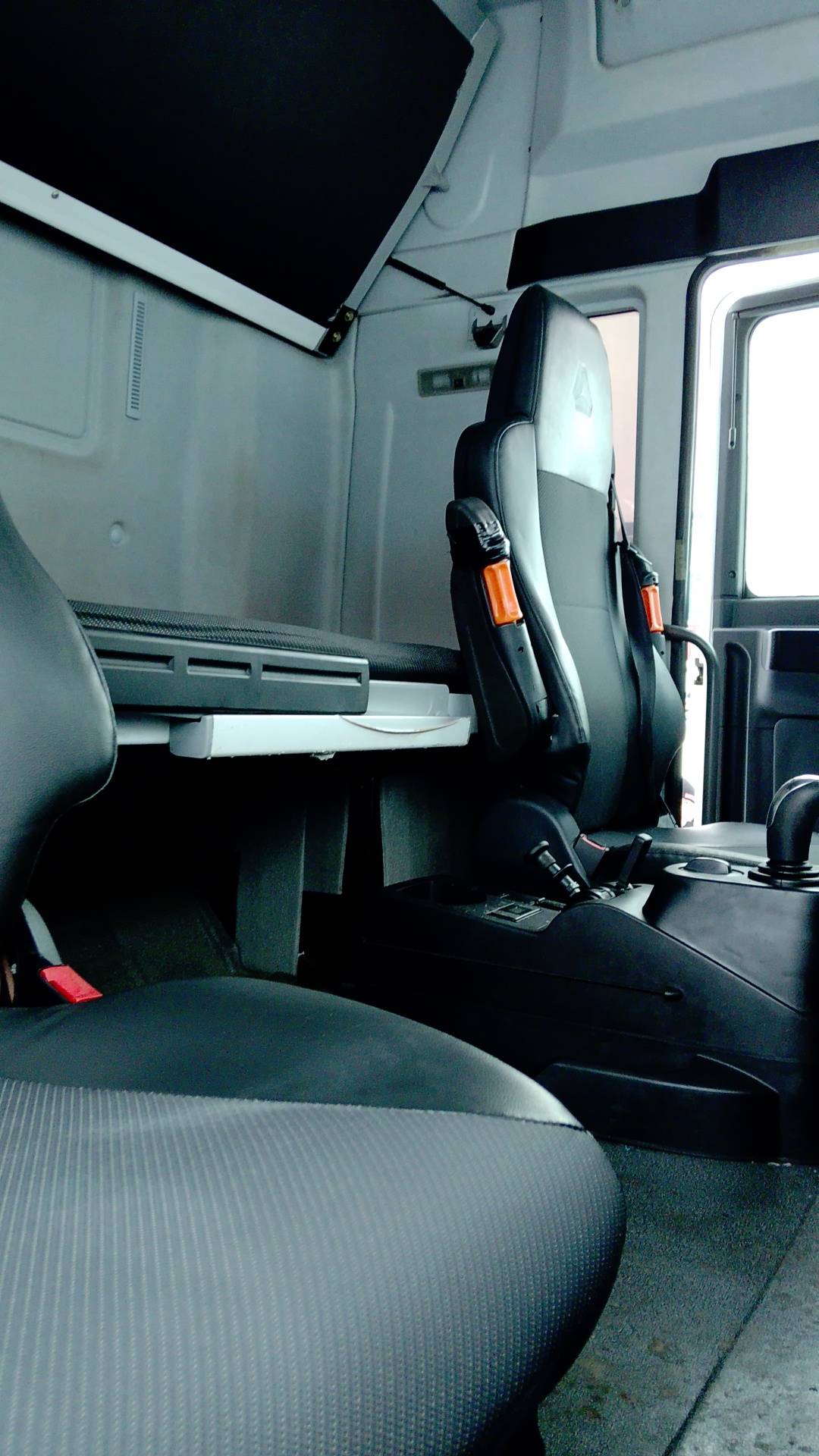 Sitrak C7H 4x2 ZZ4186V361HE,  302 494 км, 2022 года