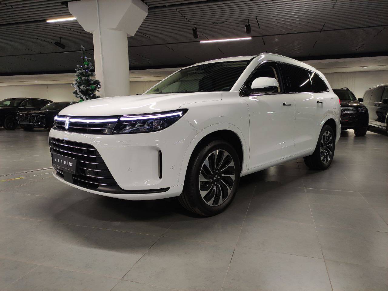 AITO M7 Luxury 4WD 6seats