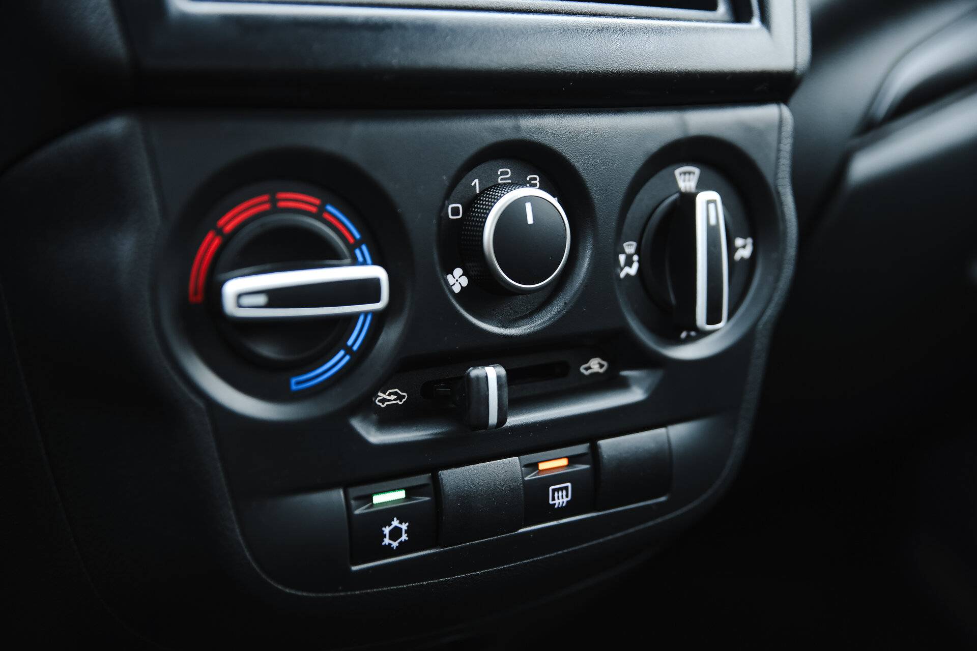 Lada Granta седан Classic 24 Кондиционер 1.6 90hp 5MT