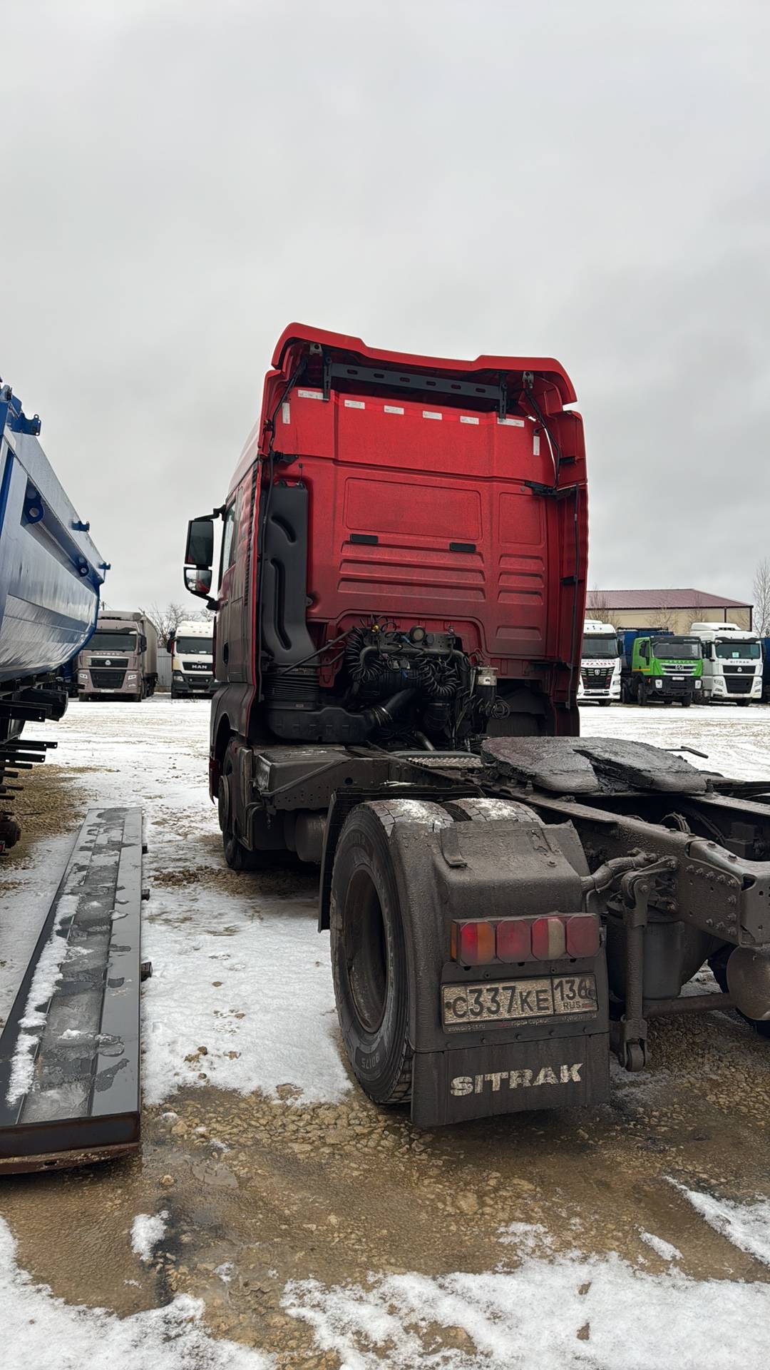 Sitrak C7H 4x2 ZZ4186V361HE,  594 161 км, 2023 года в лизинг