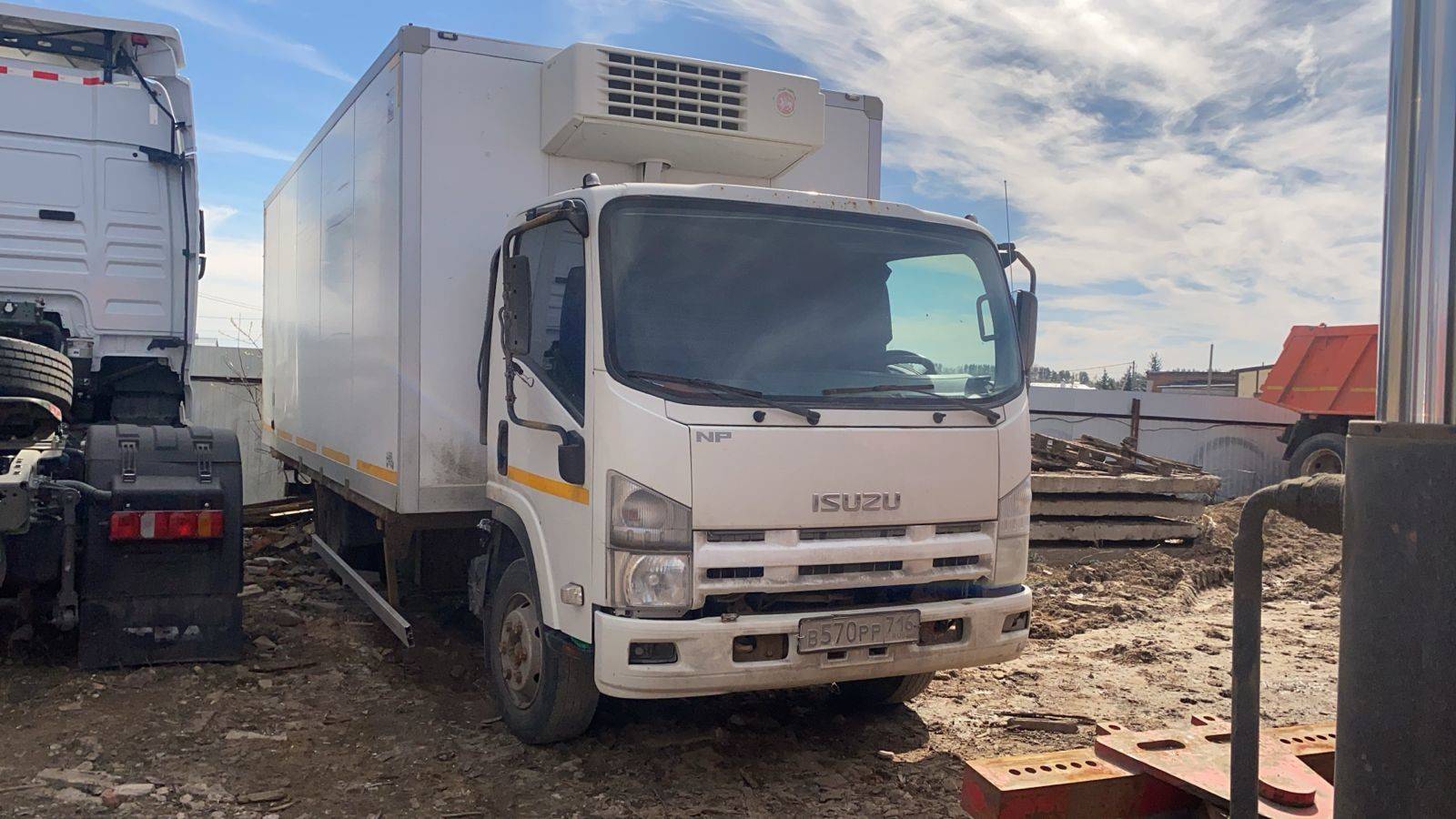 ISUZU NPR75LL