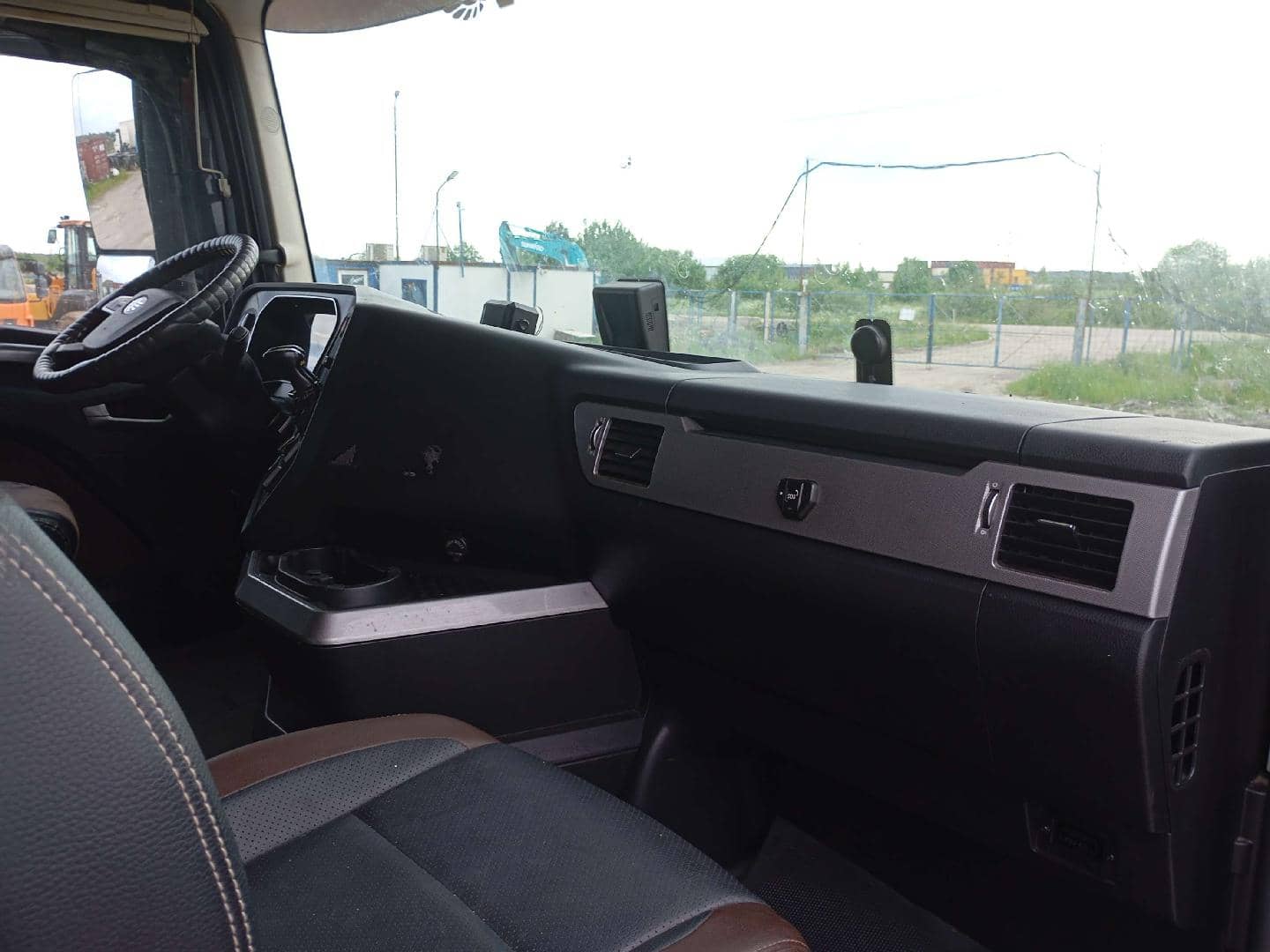 FAW CA4180P77K25E5 4x2,  368 980 км, 2023 года в лизинг
