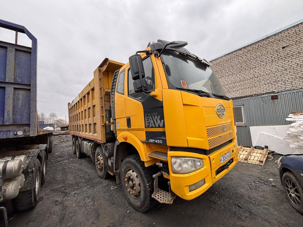 FAW CA3310P66K24T4E5 8х4,  187 393 км, 2021 года в лизинг