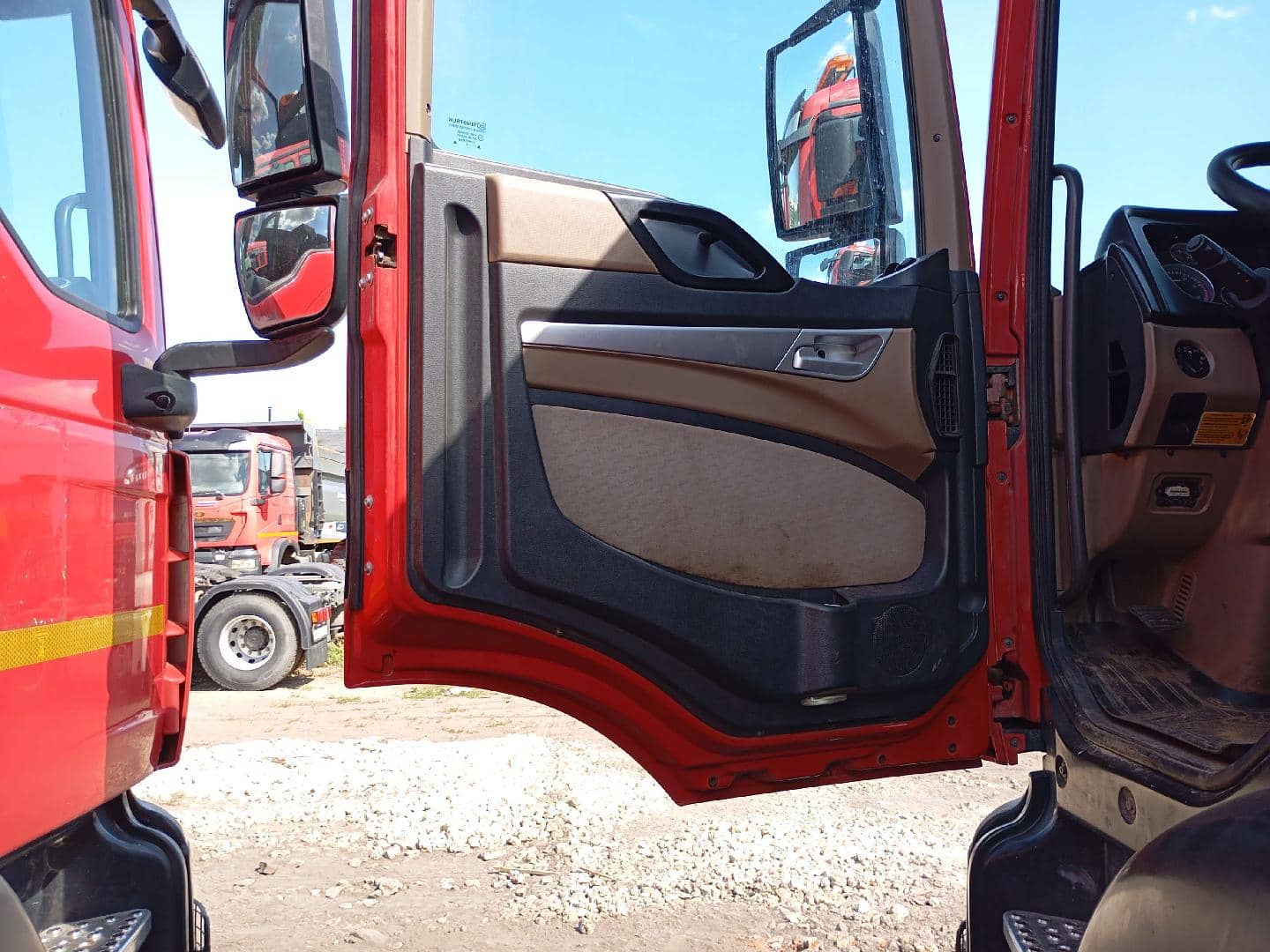 HOWO ZZ3256V384GE 6x4,  179 414 км, 2023 года в лизинг