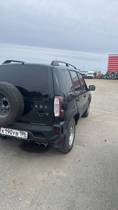 Lada Niva Travel