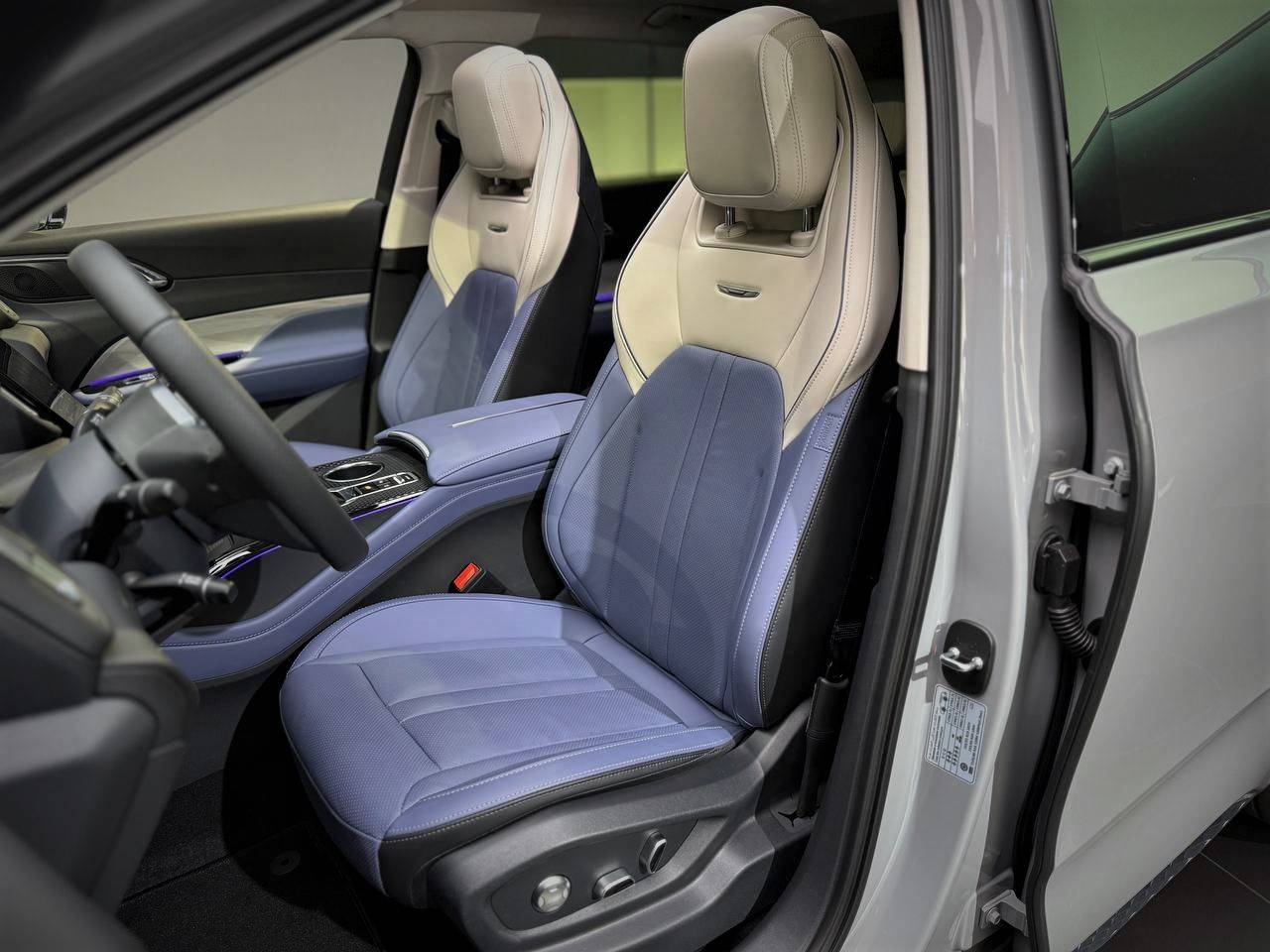 Hongqi HS3 Deluxe 2.0T AWD