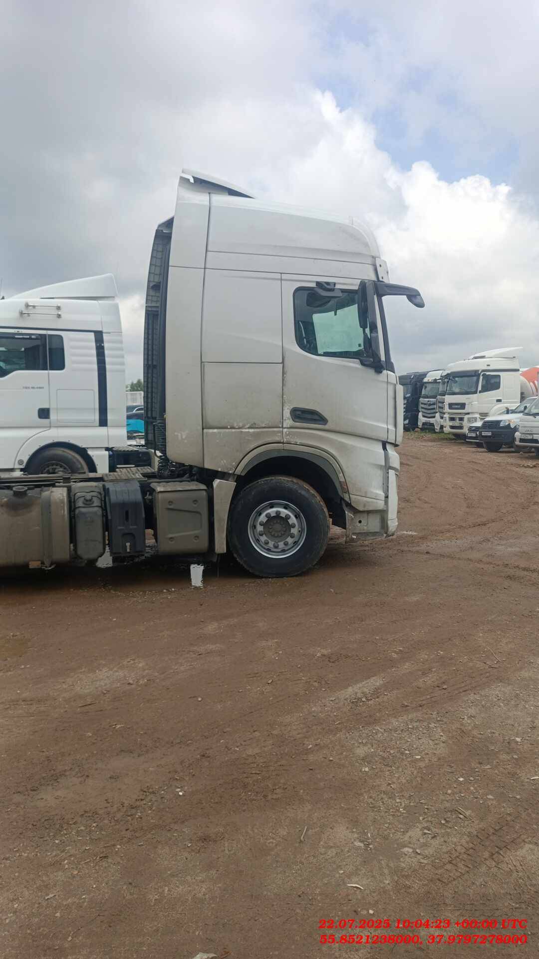 Shacman SX4188YY381,  724 134 км, 2023 года в лизинг