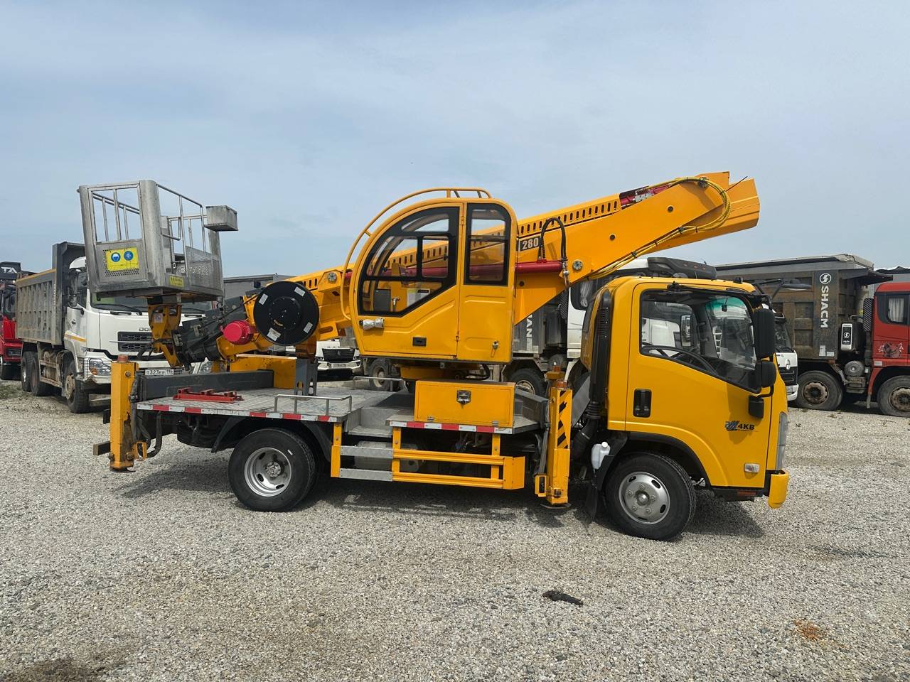 ISUZU ELF(KV100),  13 434 км, 2024 года в лизинг