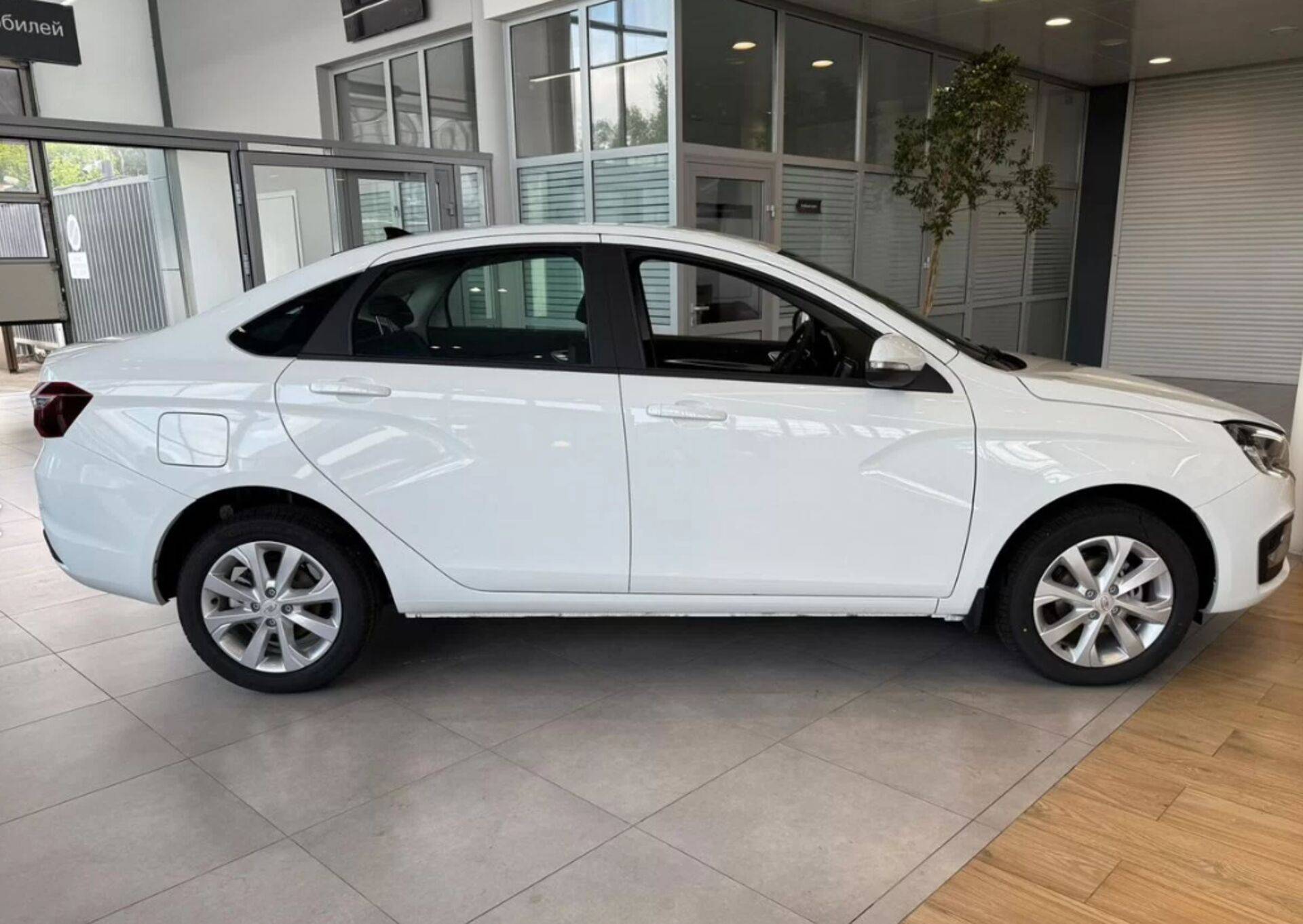 Lada Vesta седан Enjoy 24 1.8 122hp AT