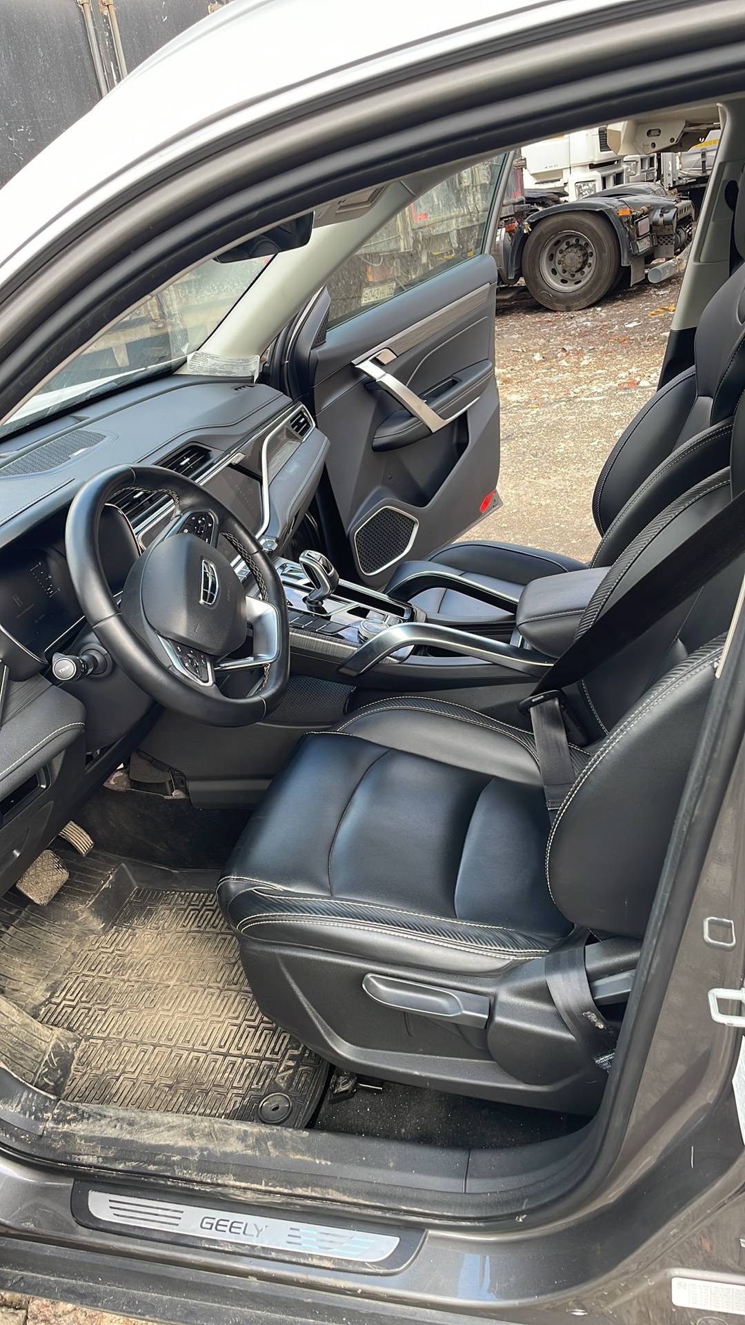 Geely Atlas Pro,  164 090 км, 2023 года в лизинг