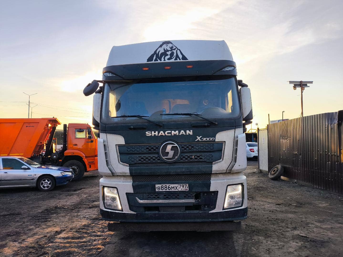 Shacman SX42584W324,  235 138 км, 2022 года в лизинг