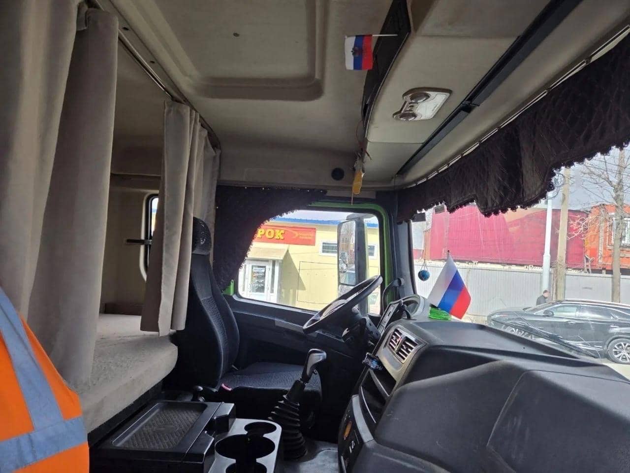Shacman SX32586T384C,  140 800 км, 2022 года в лизинг