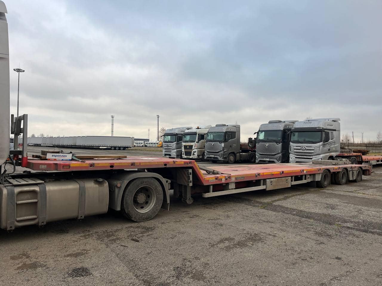 Компания СпецПрицеп Тяжеловоз низкорамный 994273