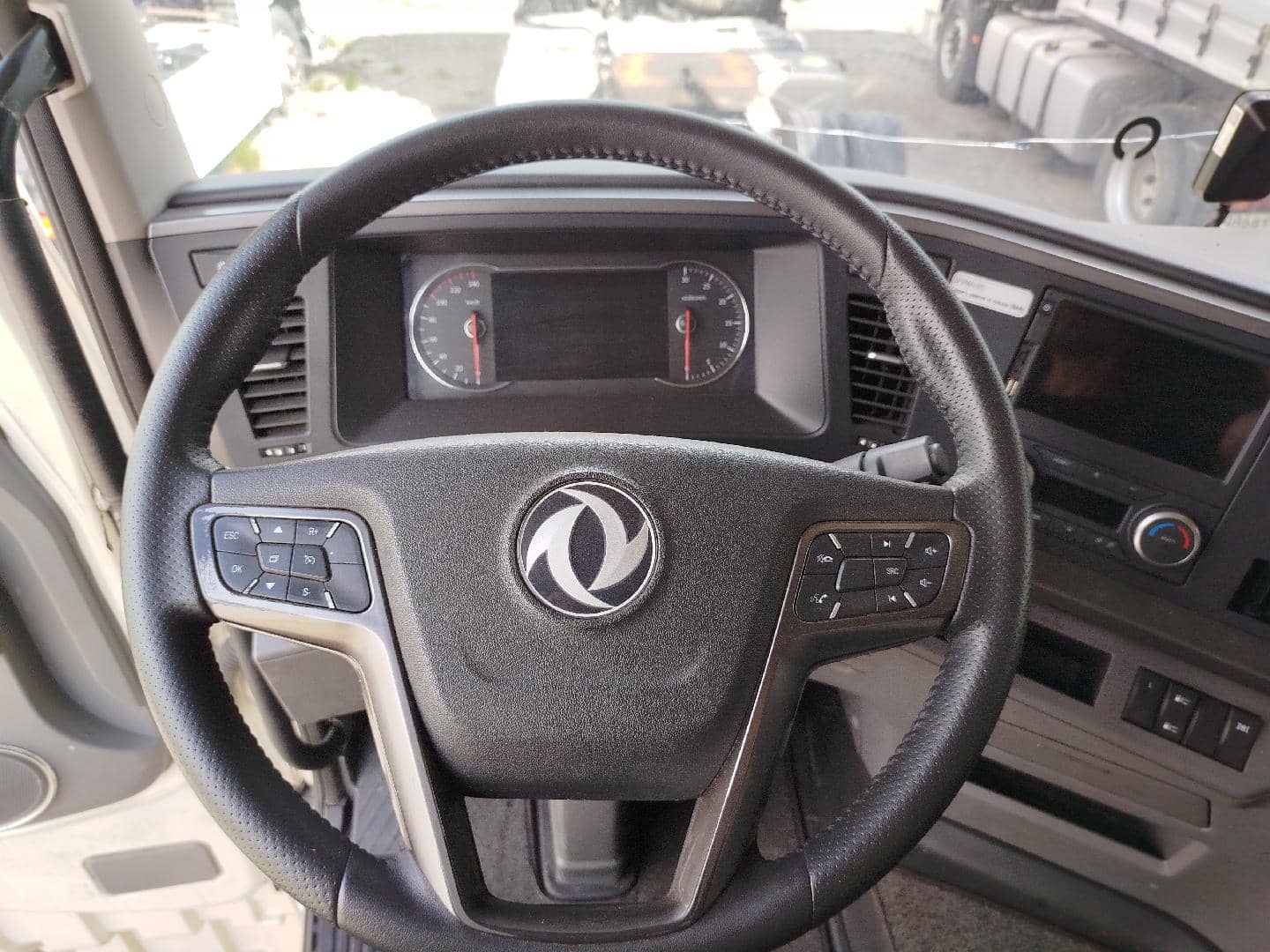 DongFeng GX DFH4180 4x2,  725 987 км, 2023 года в лизинг