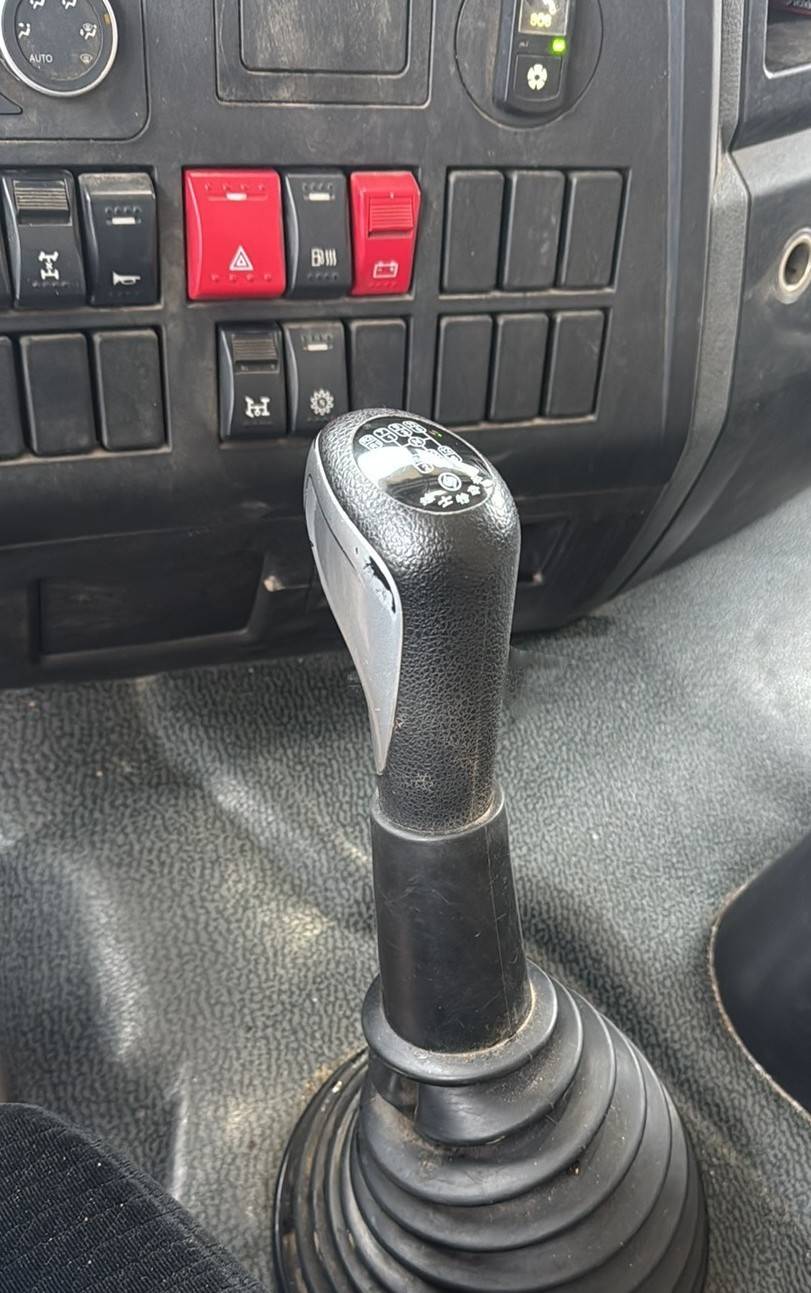 Shacman SX33186W366C,  128 683 км, 2023 года