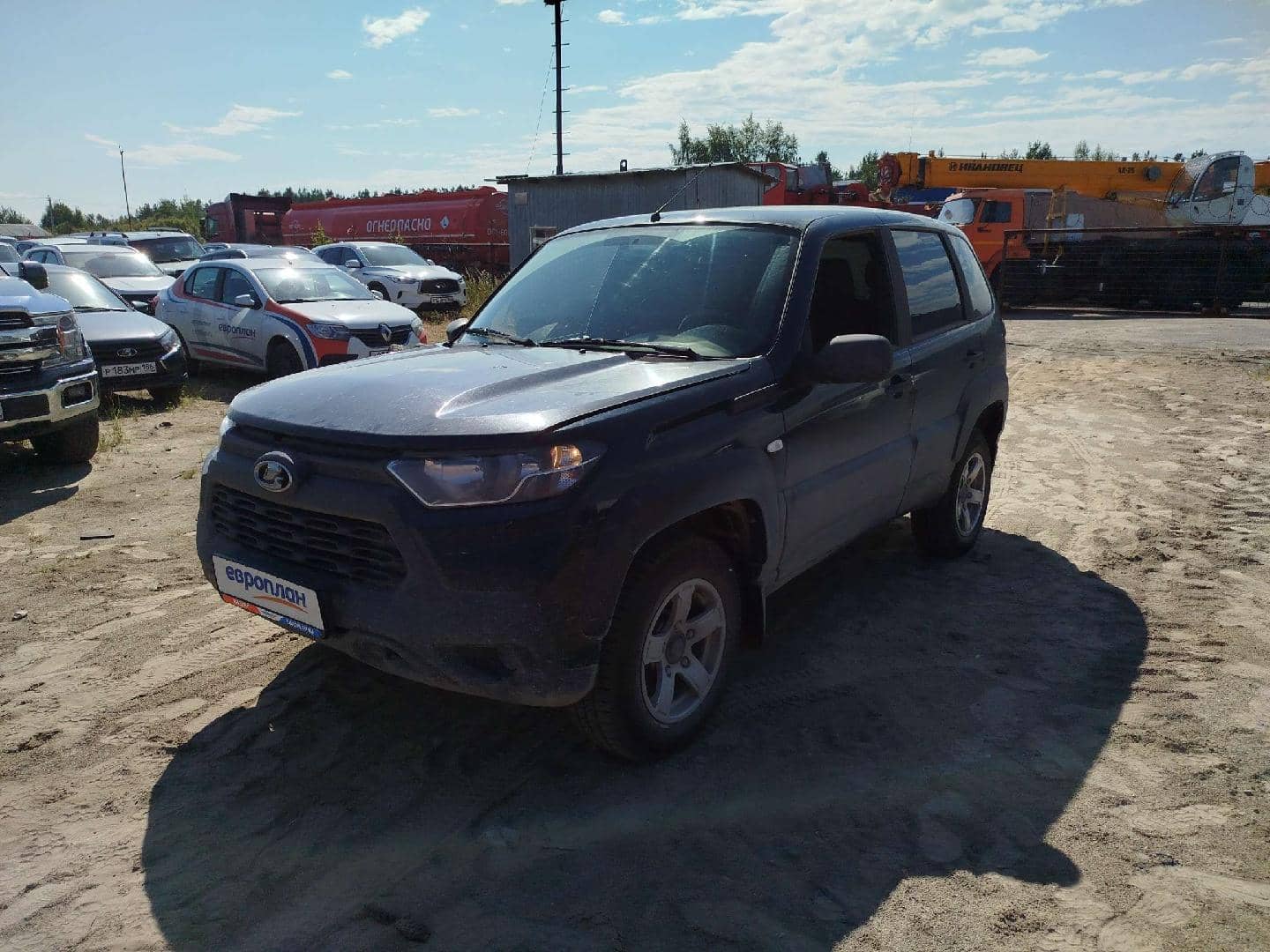 Lada Niva Travel
