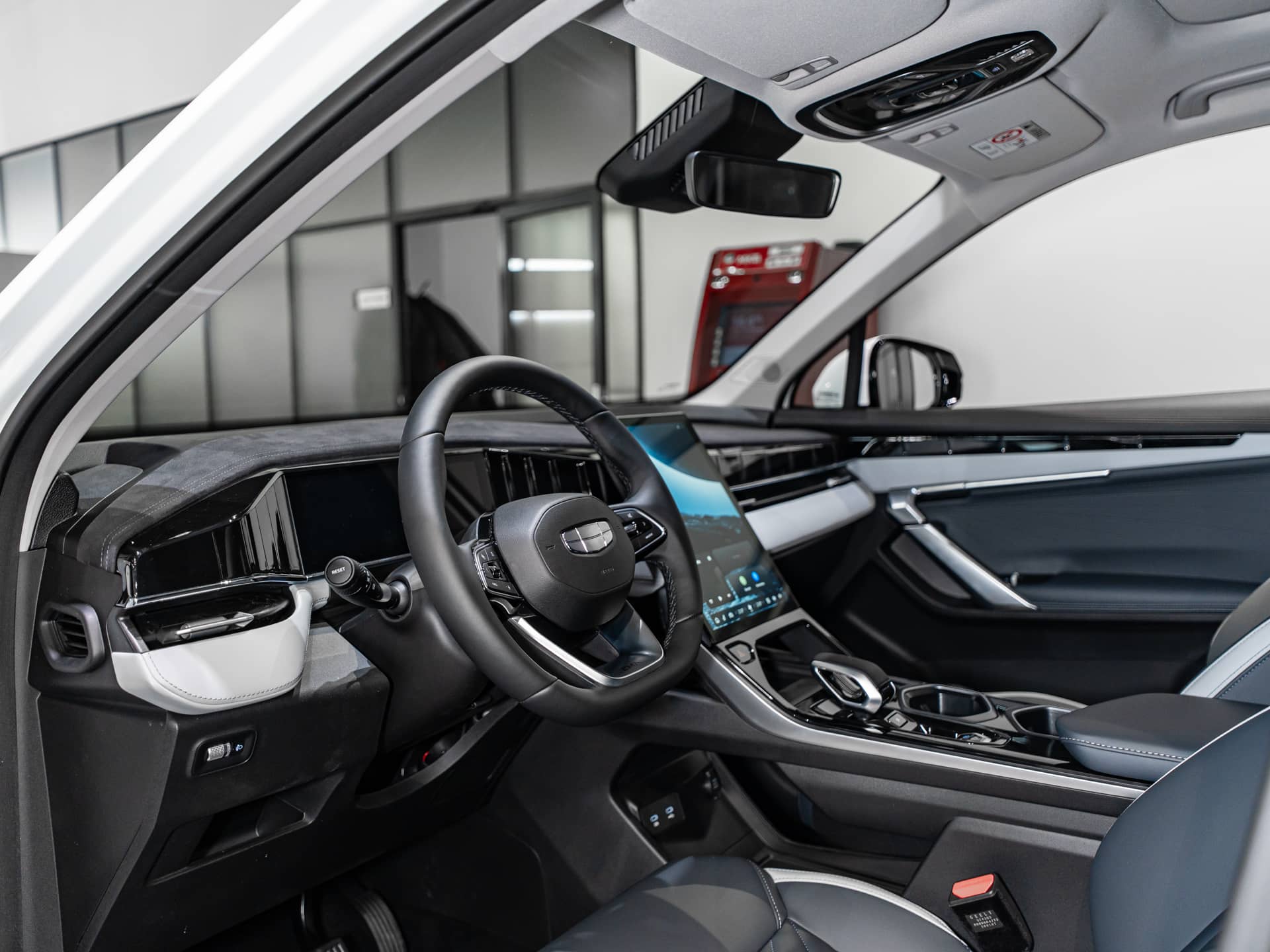 Geely Atlas Флагман 2.0Т АТ полный привод