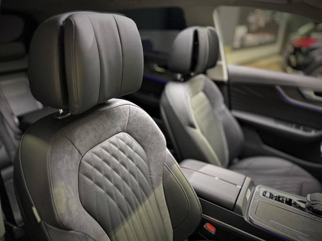 Hongqi HS5 Deluxe 2.0T AWD
