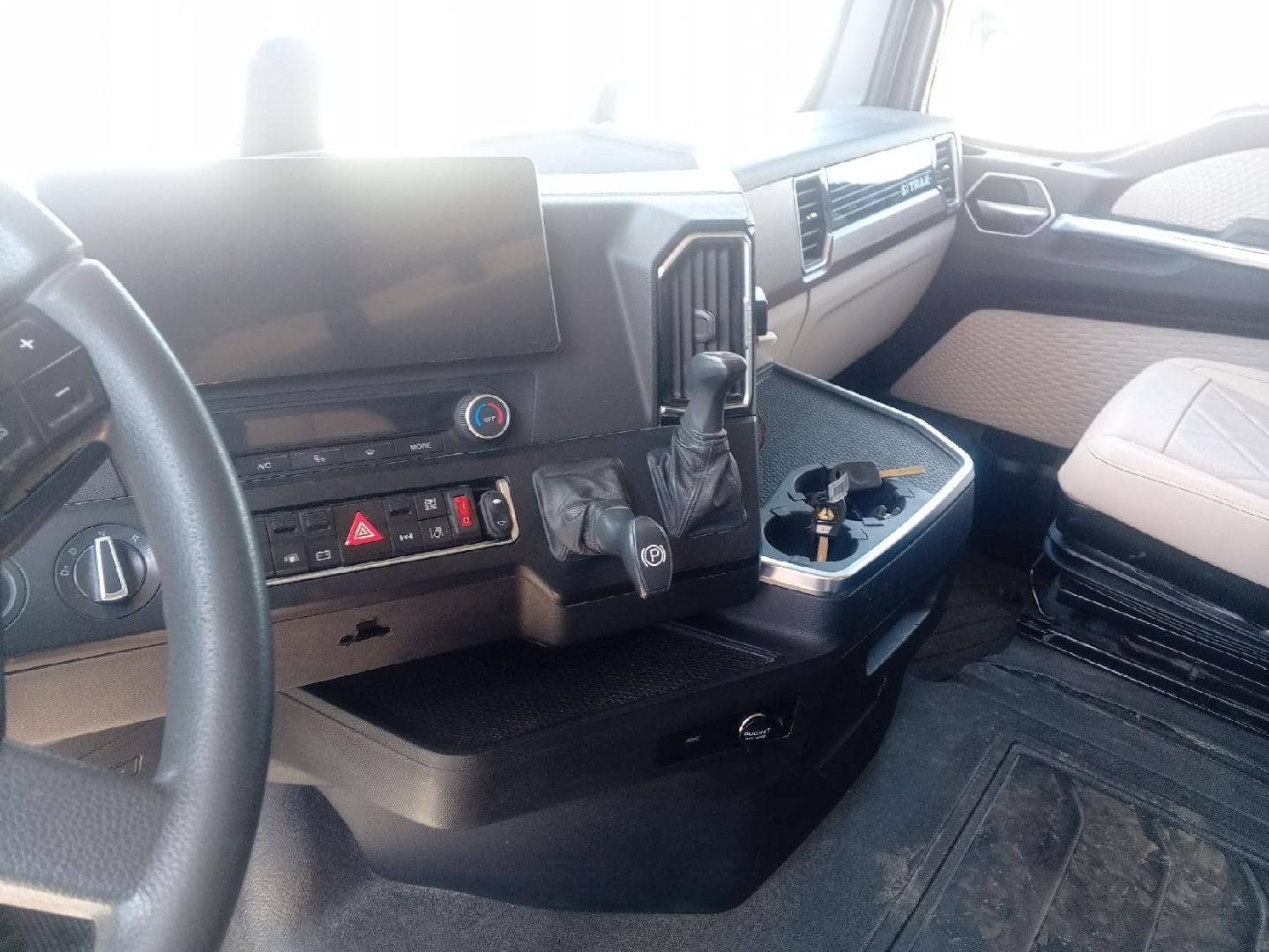 Sitrak C7H MAX ZZ4186V391HE,  319 786 км, 2023 года в лизинг