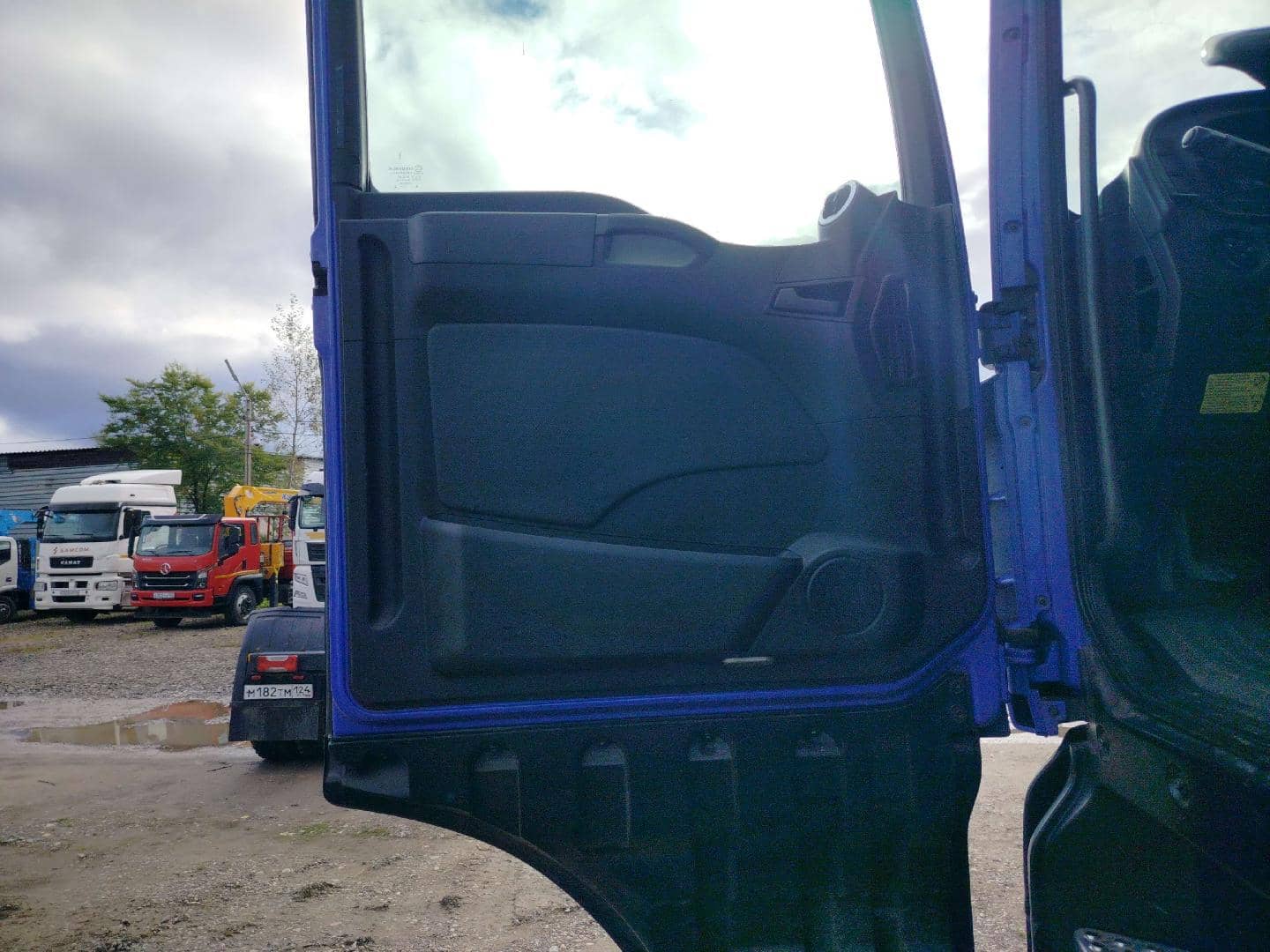 Sitrak С7Н 6×4 ZZ4256V364HE,  400 000 км, 2022 года в лизинг