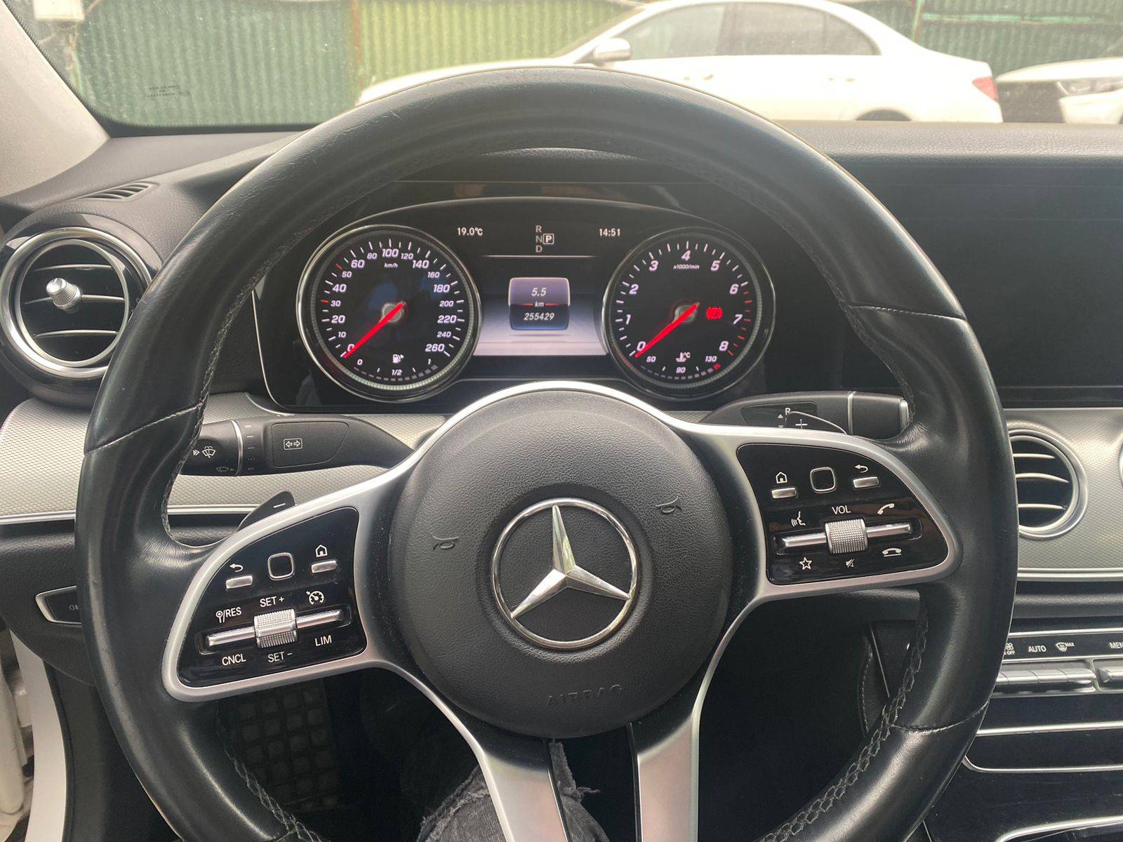 Mercedes-Benz E седан,  255 429 км, 2018 года в лизинг