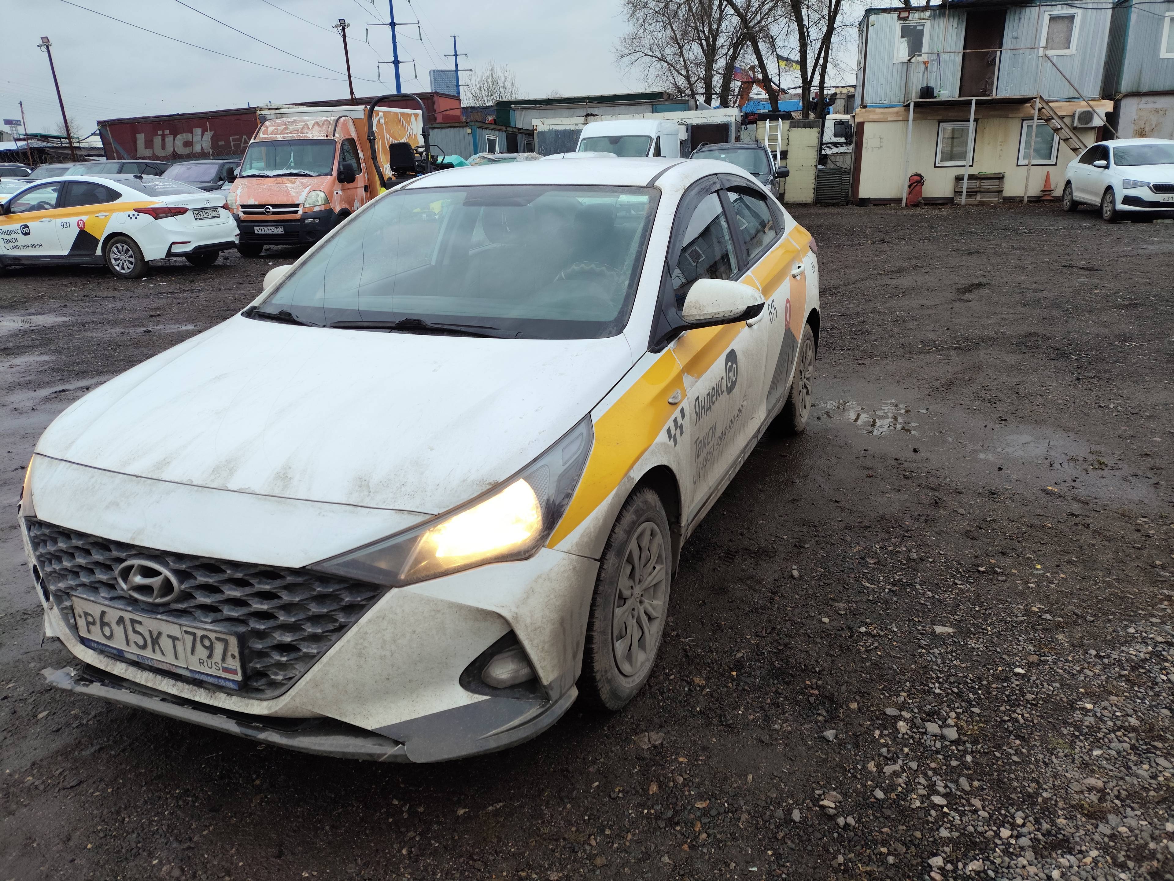 Hyundai Solaris,  255 495 км, 2021 года в лизинг