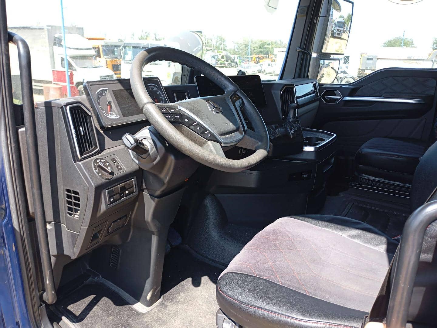 Sitrak С7Н MAX 6×4 ZZ4256V364HE,  165 355 км, 2023 года в лизинг