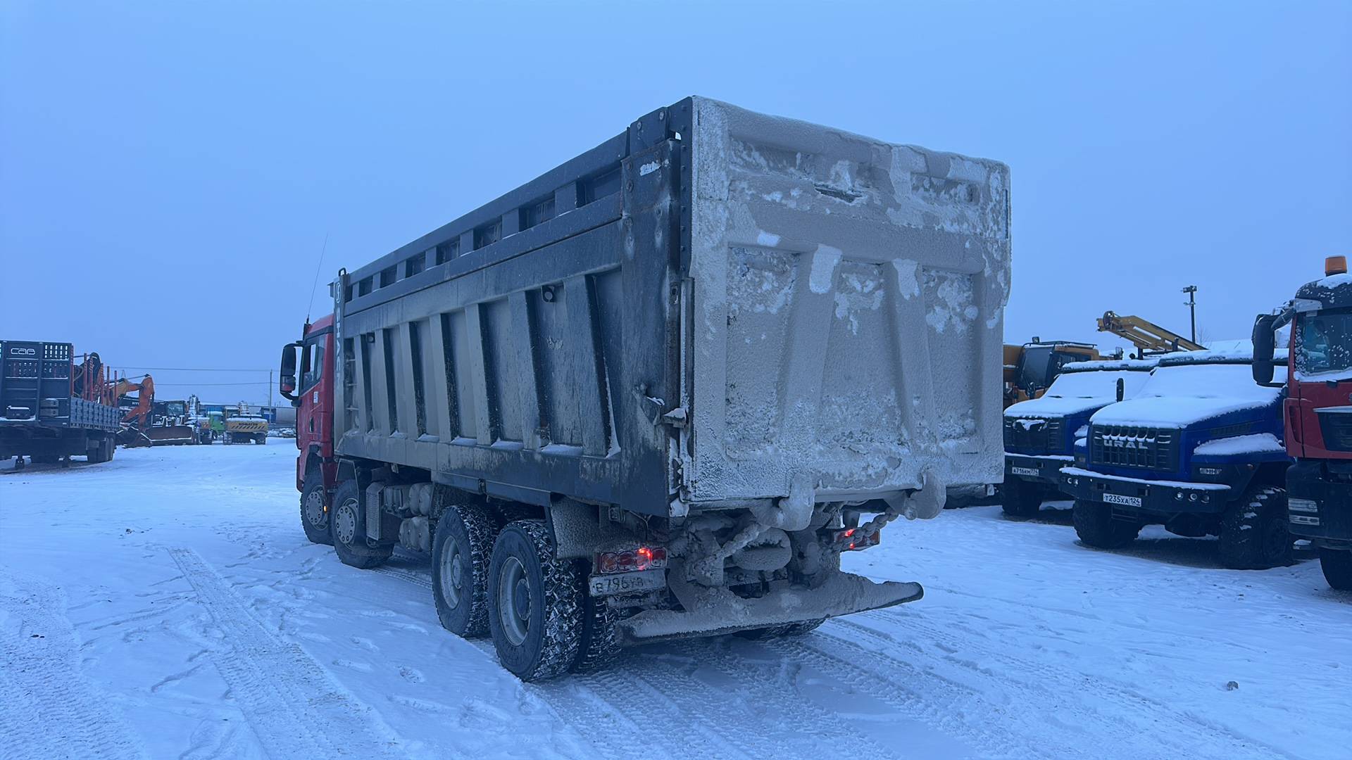 Shacman SX331863366,  123 517 км, 2024 года в лизинг