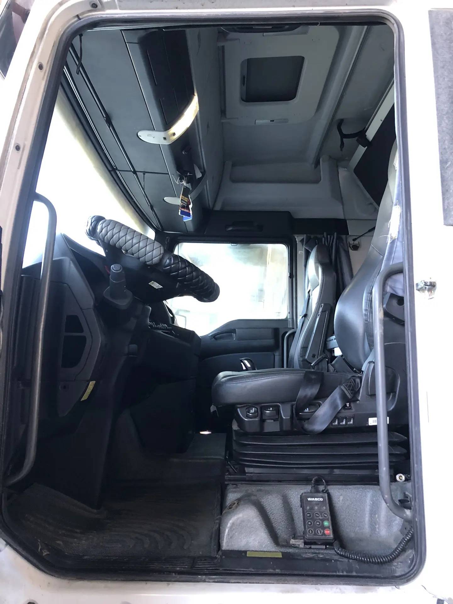 Sitrak C7H 4x2 ZZ4186V361HE,  397 475 км, 2023 года в лизинг