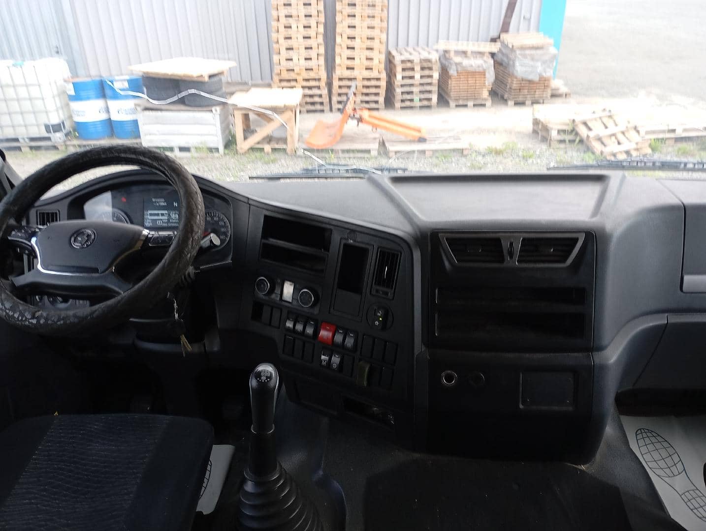 Shacman SX33186V366,  277 693 км, 2022 года в лизинг