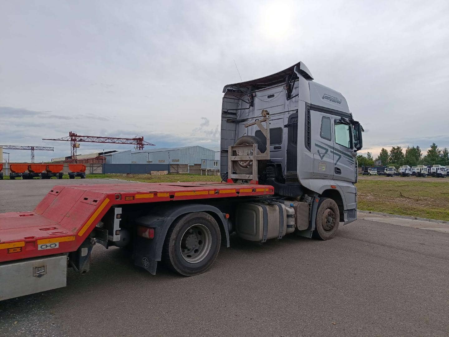 FAW CA4180P77K25E5 4x2,  319 516 км, 2023 года в лизинг
