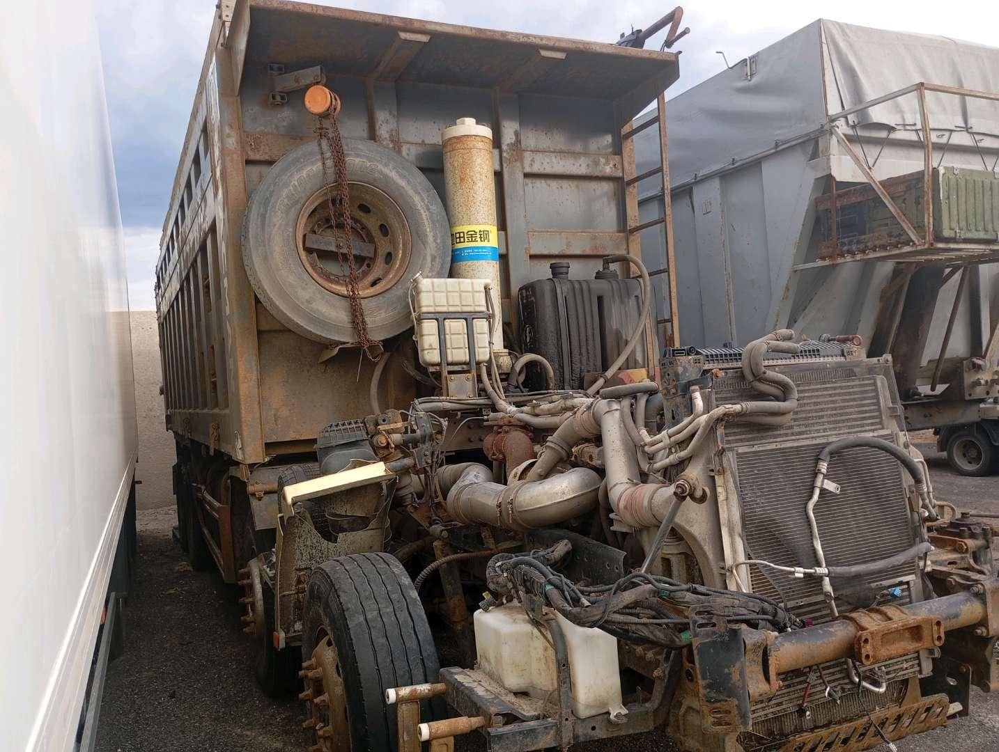 Shacman SX331863366 (скальный кузов),  300 000 км, 2022 года в лизинг