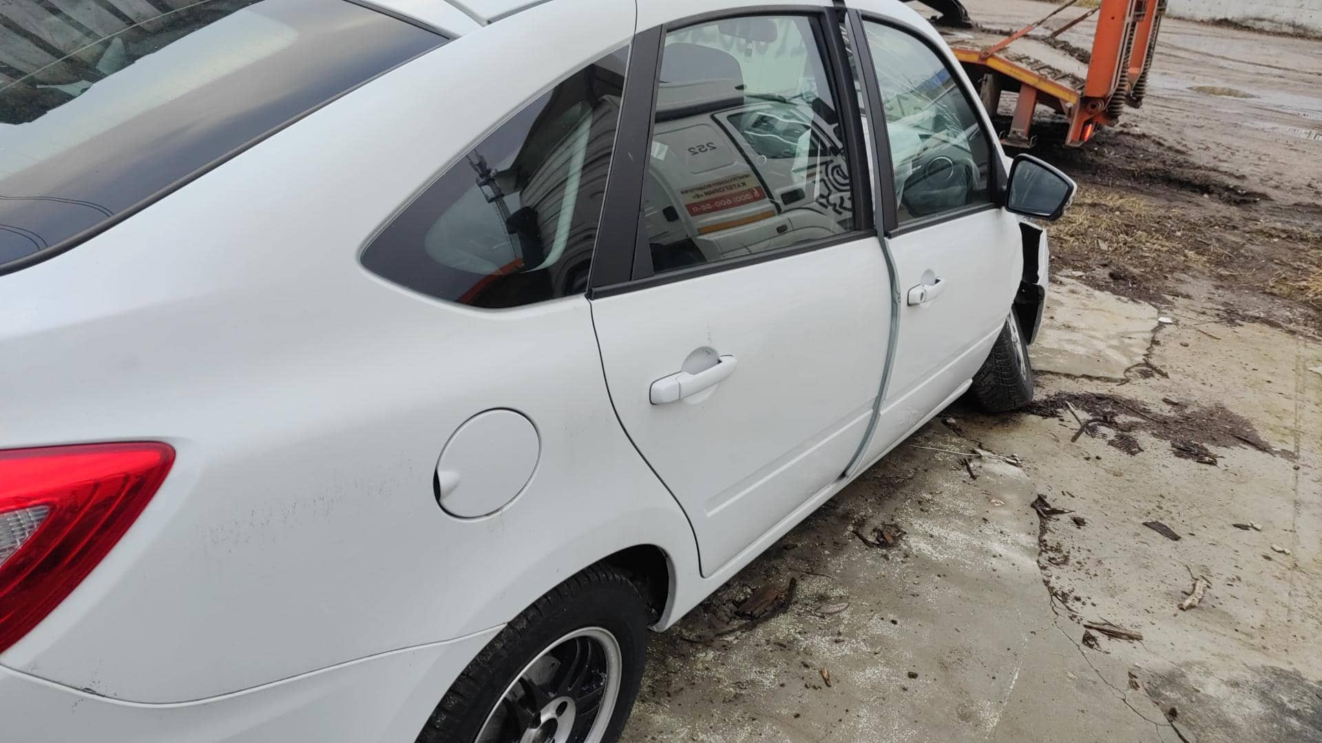 Lada Granta лифтбек,  100 000 км, 2024 года