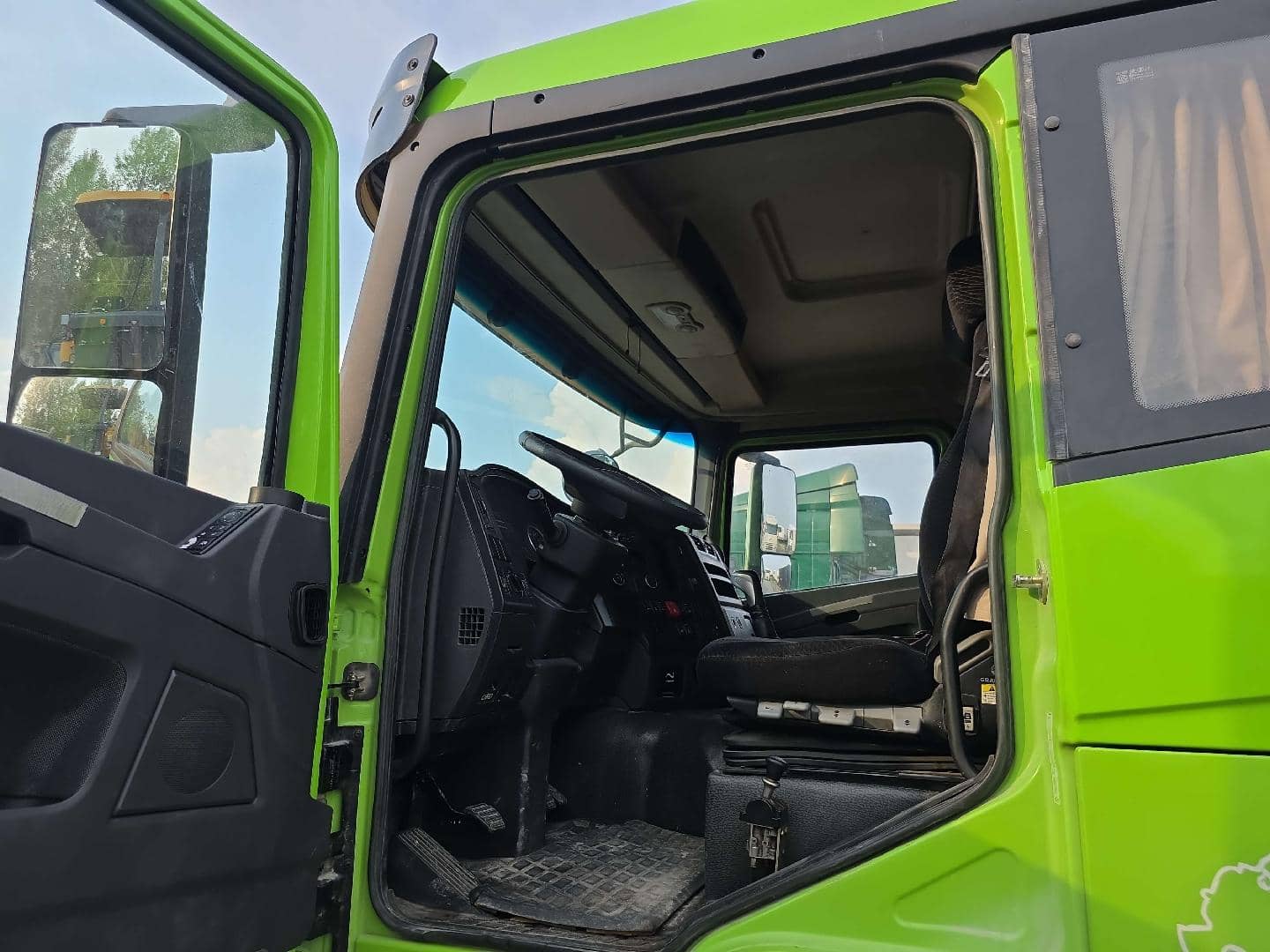 Shacman SX32586T384,  270 278 км, 2022 года в лизинг